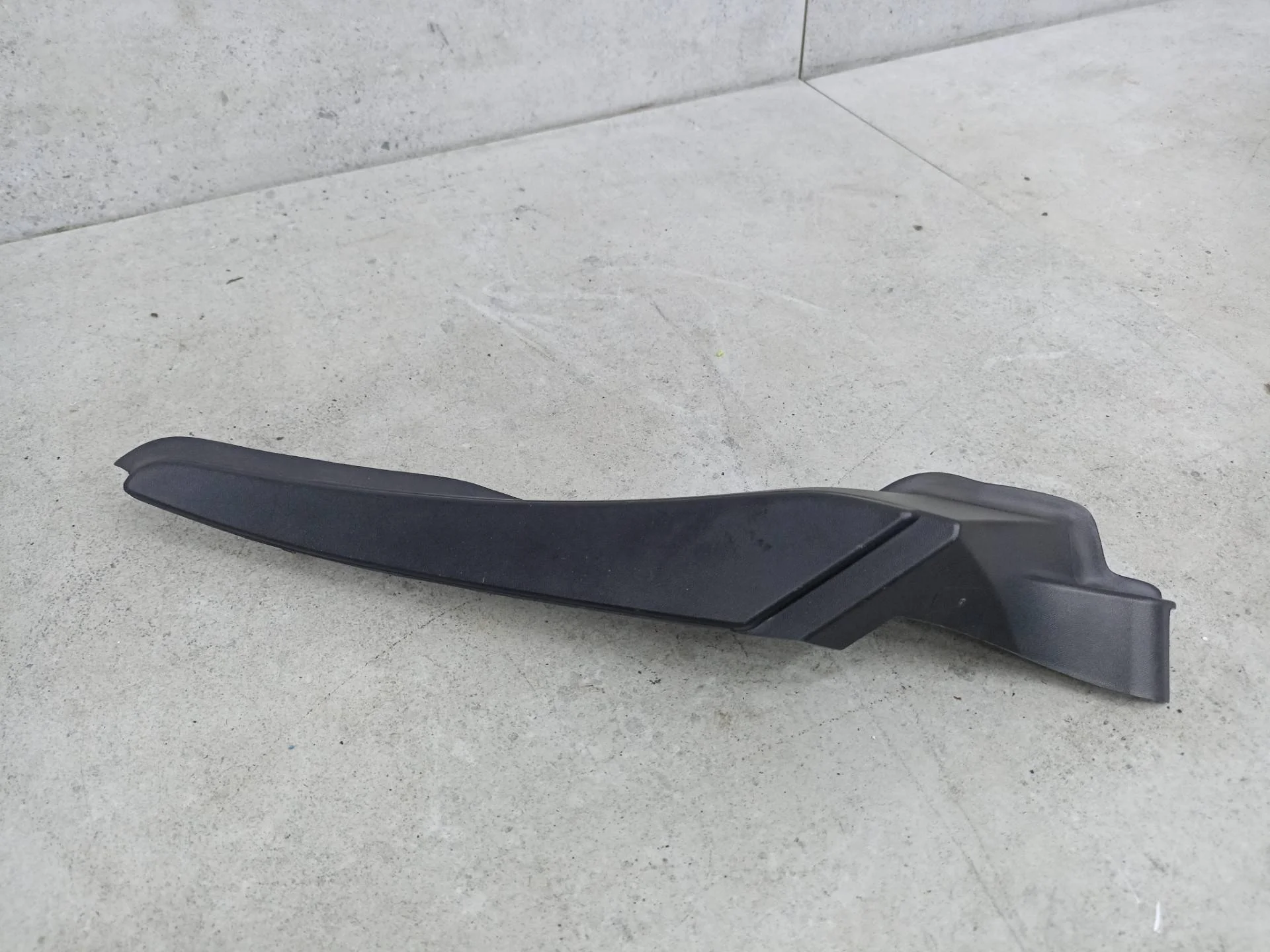 Уголок жабо правый Renault Megane 3 2011