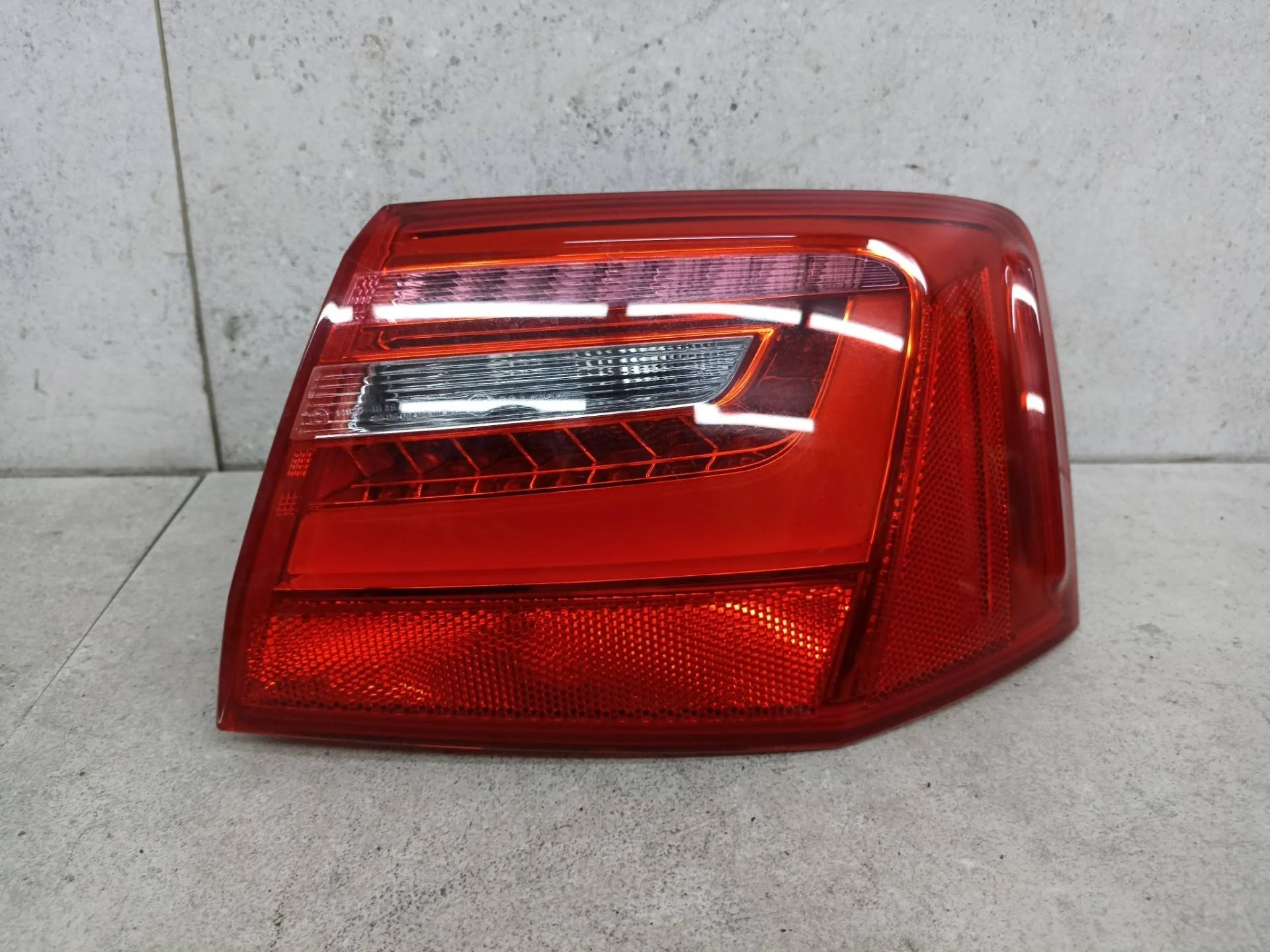 Фонарь задний правый Audi A6 C7 2012 4G5945096A