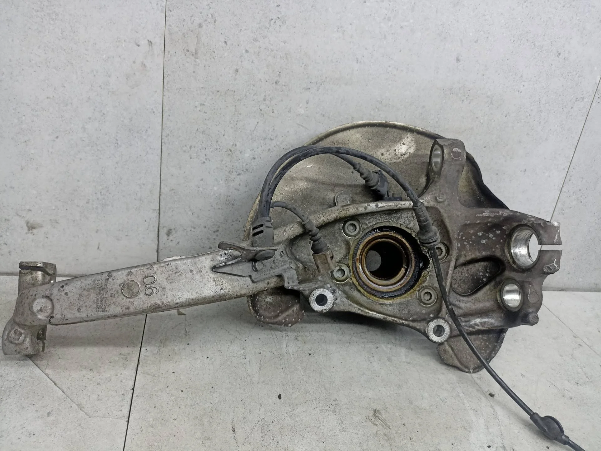 Кулак передний левый Audi A6 C7 2012 4G0407241D