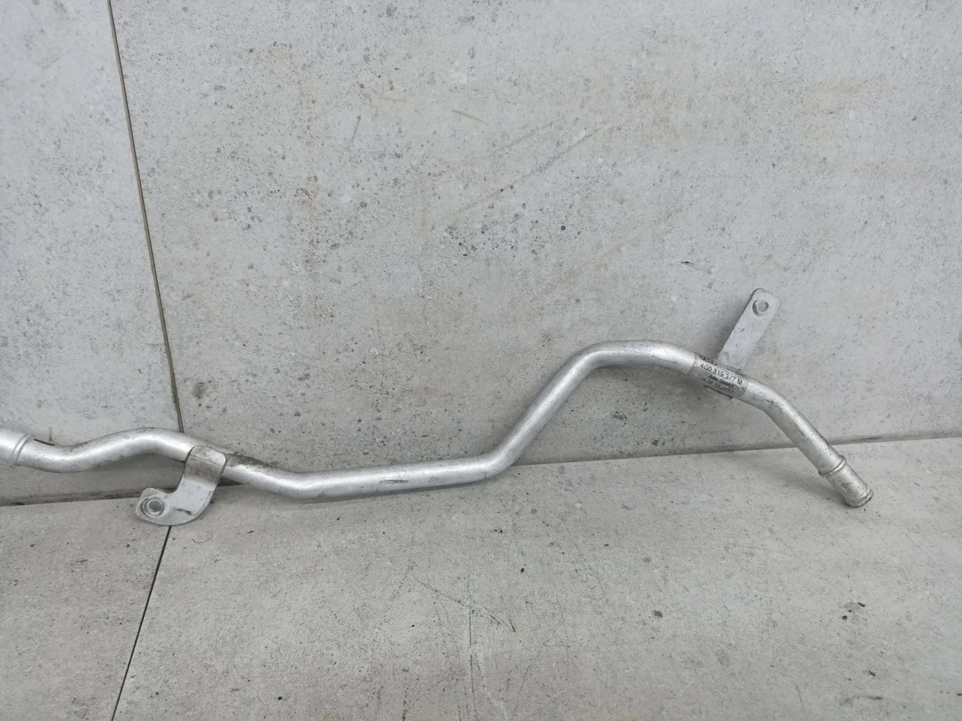 Трубка охлаждающей жидкости металлическая Audi A6