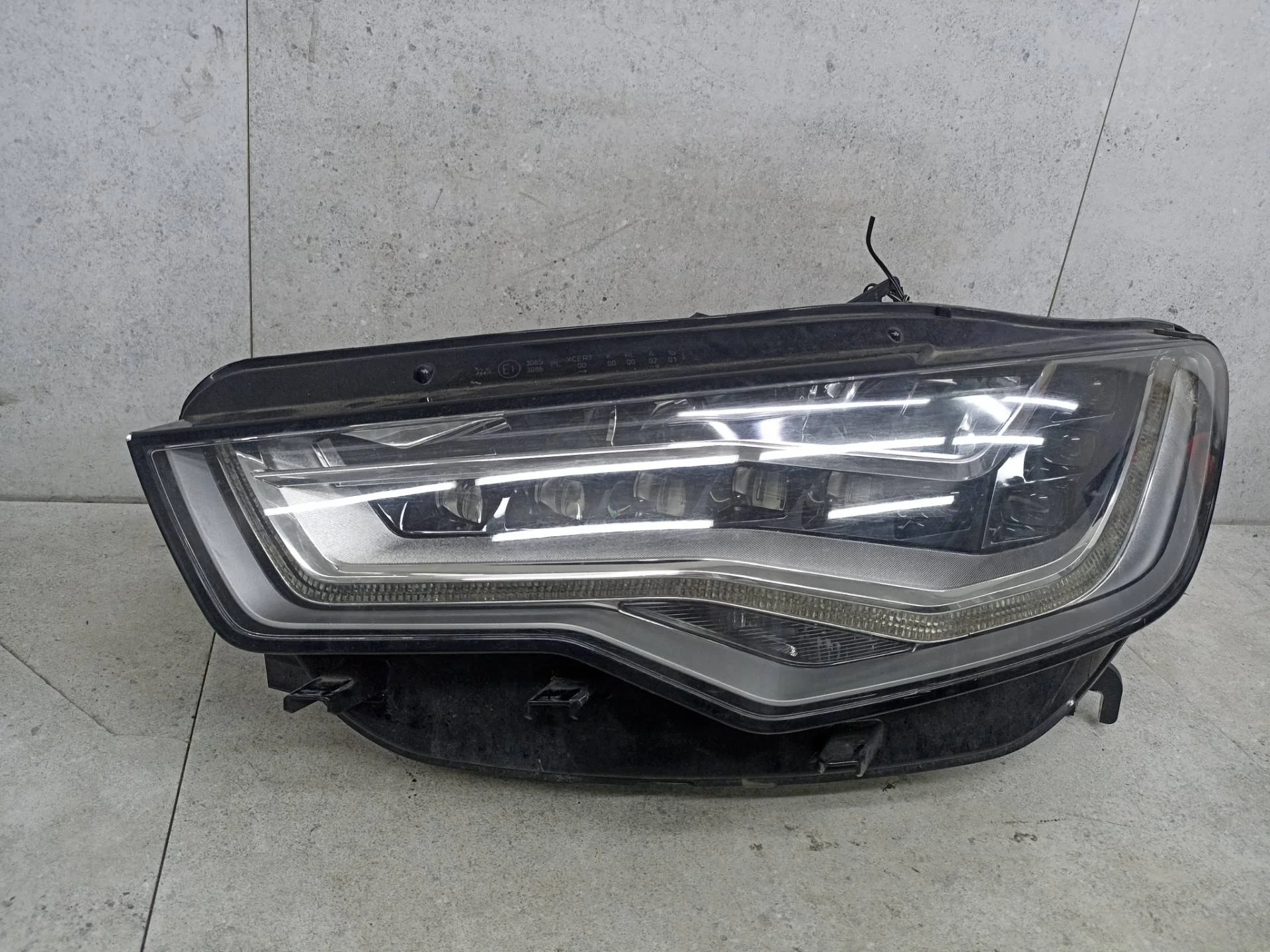 Фара левая Audi A6 C7 2012 4G0941033A