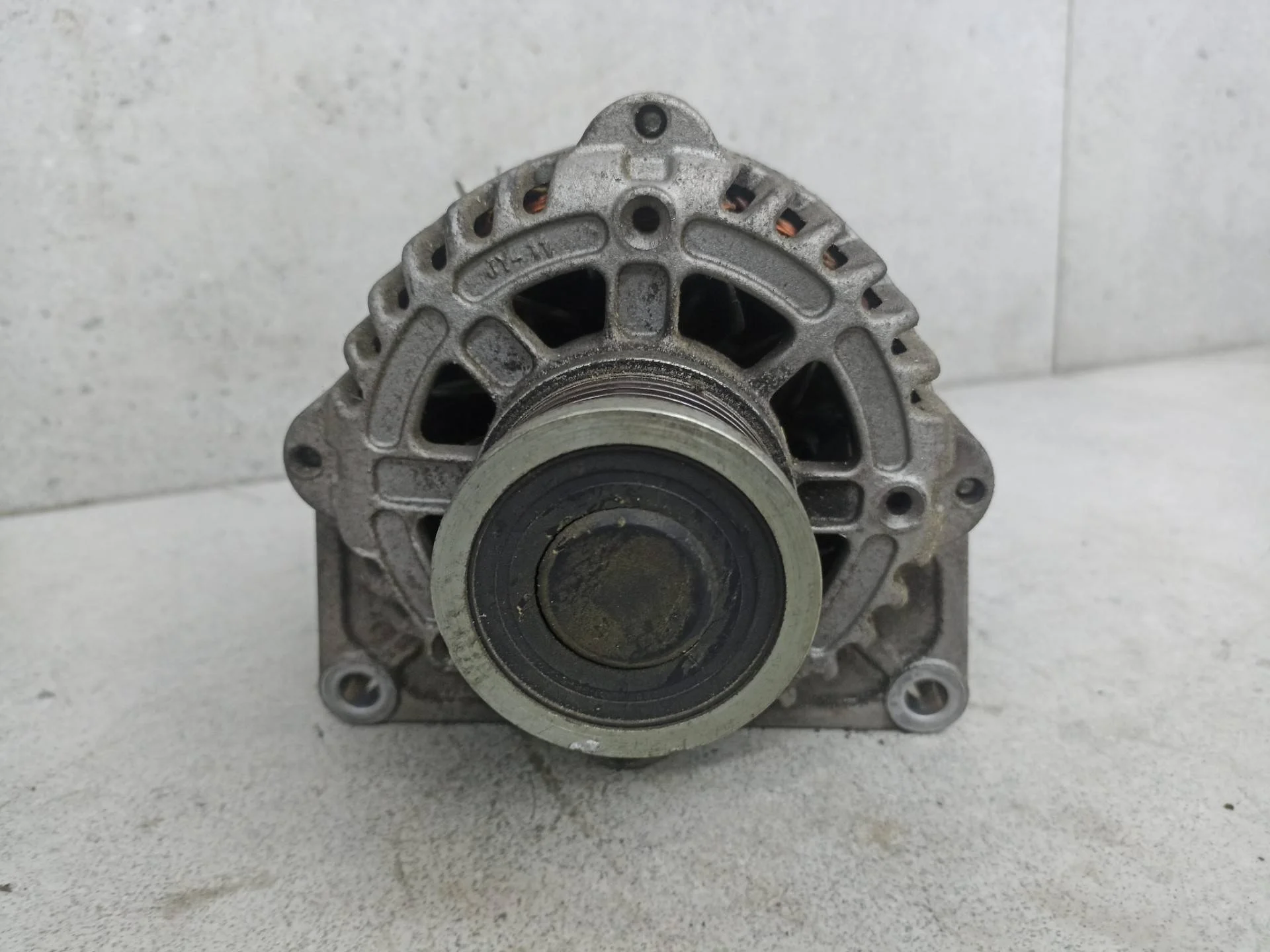 Генератор Chevrolet Cruze 2011 13579666