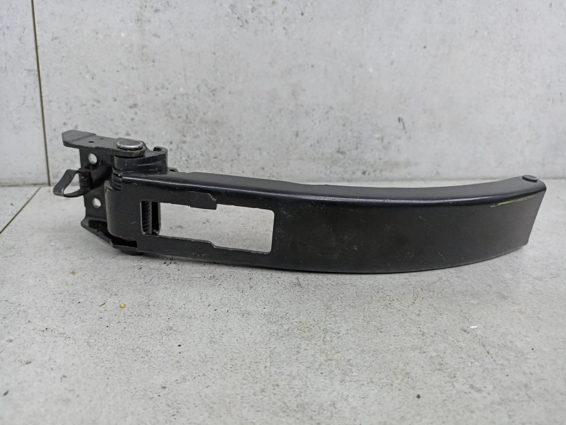 Ограничитель открывания двери задней левой