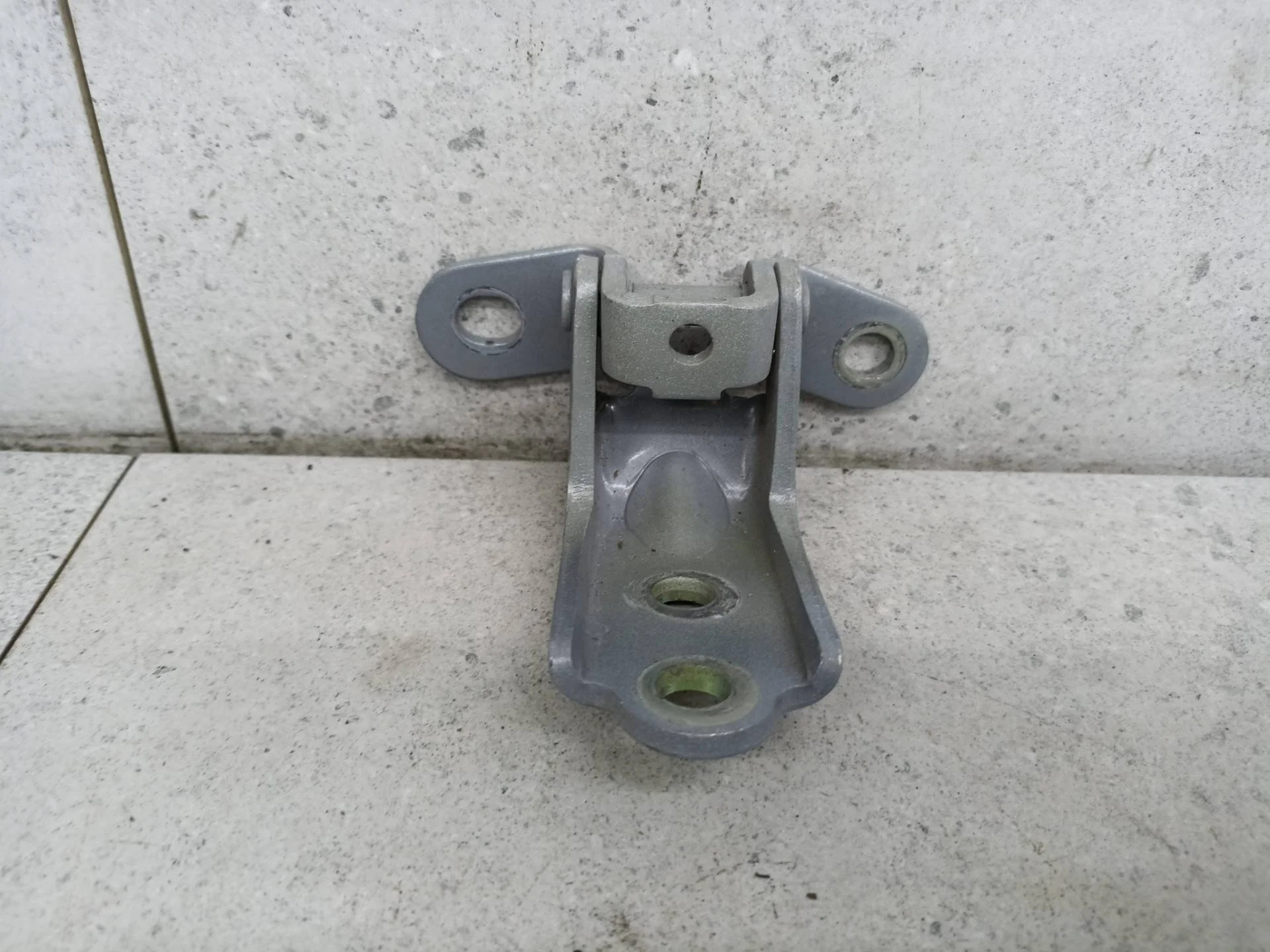 Петля двери задней правой Kia Sportage 4 рест.