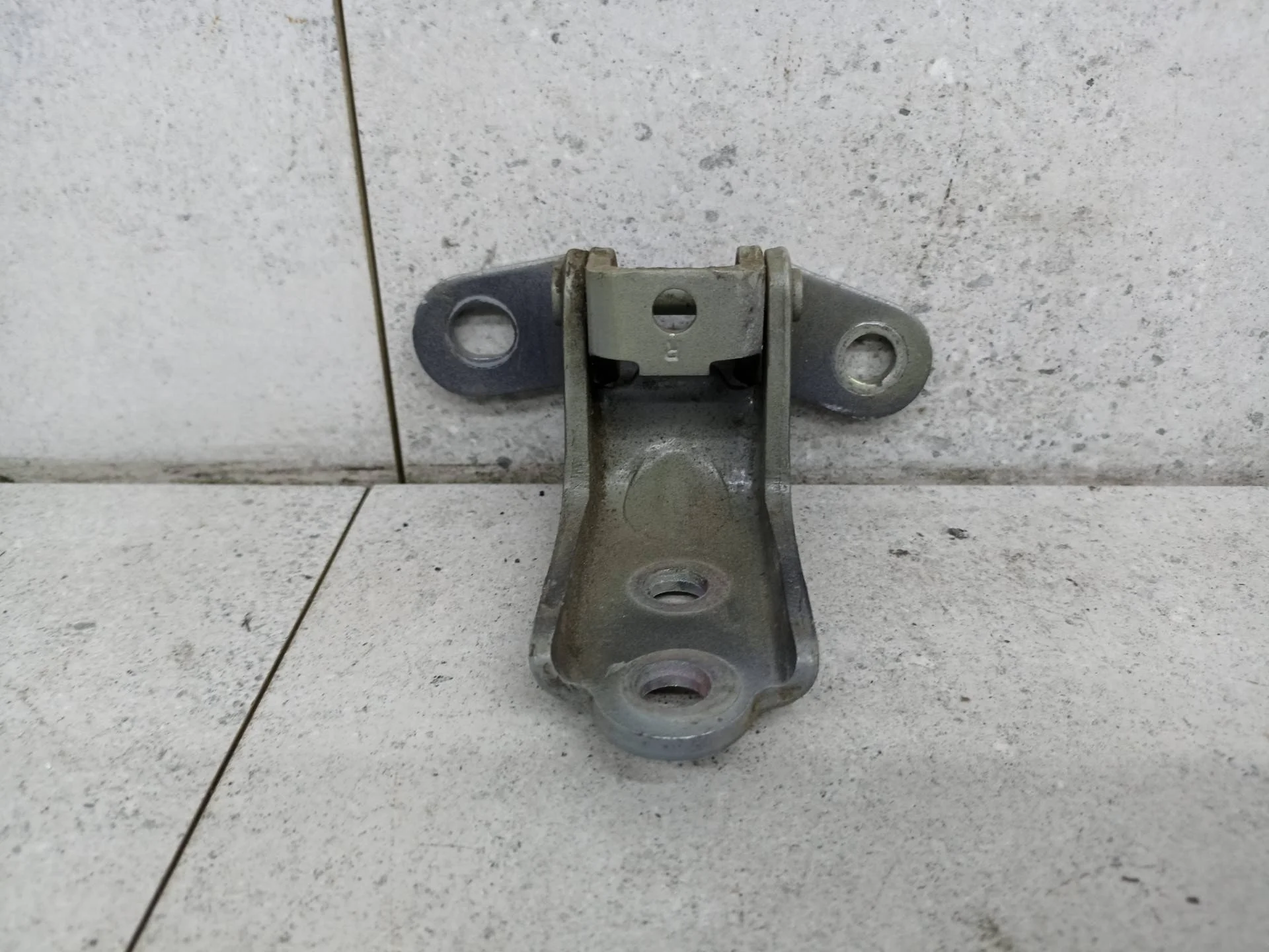 Петля двери задней правой Kia Sportage 4 рест.