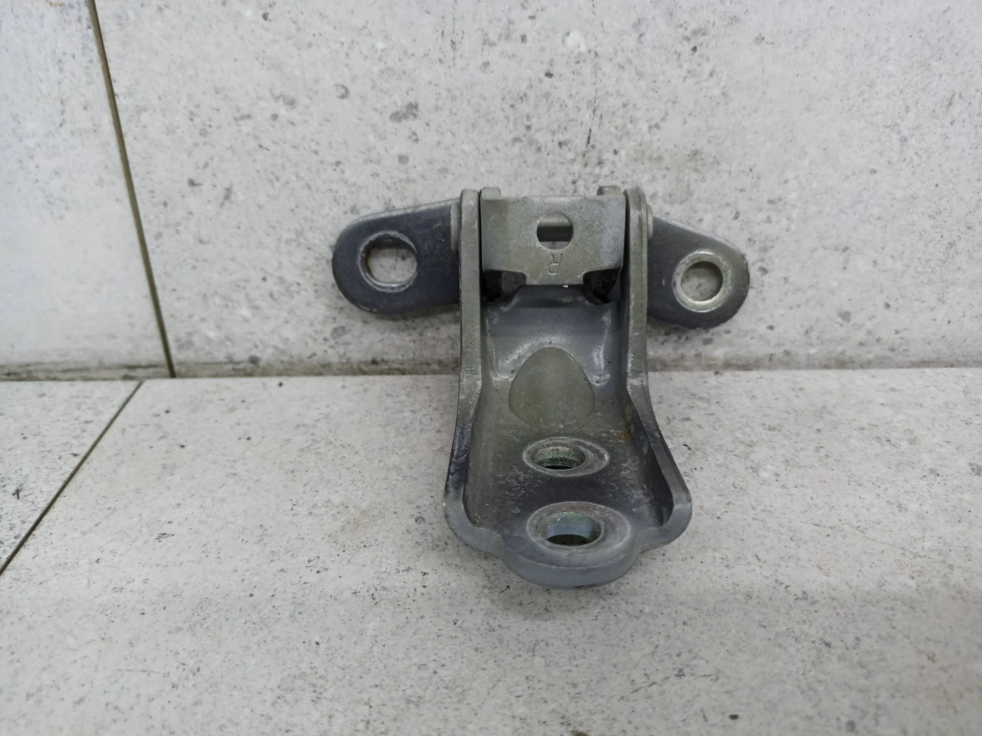 Петля двери задней правой Kia Sportage 4 рест.