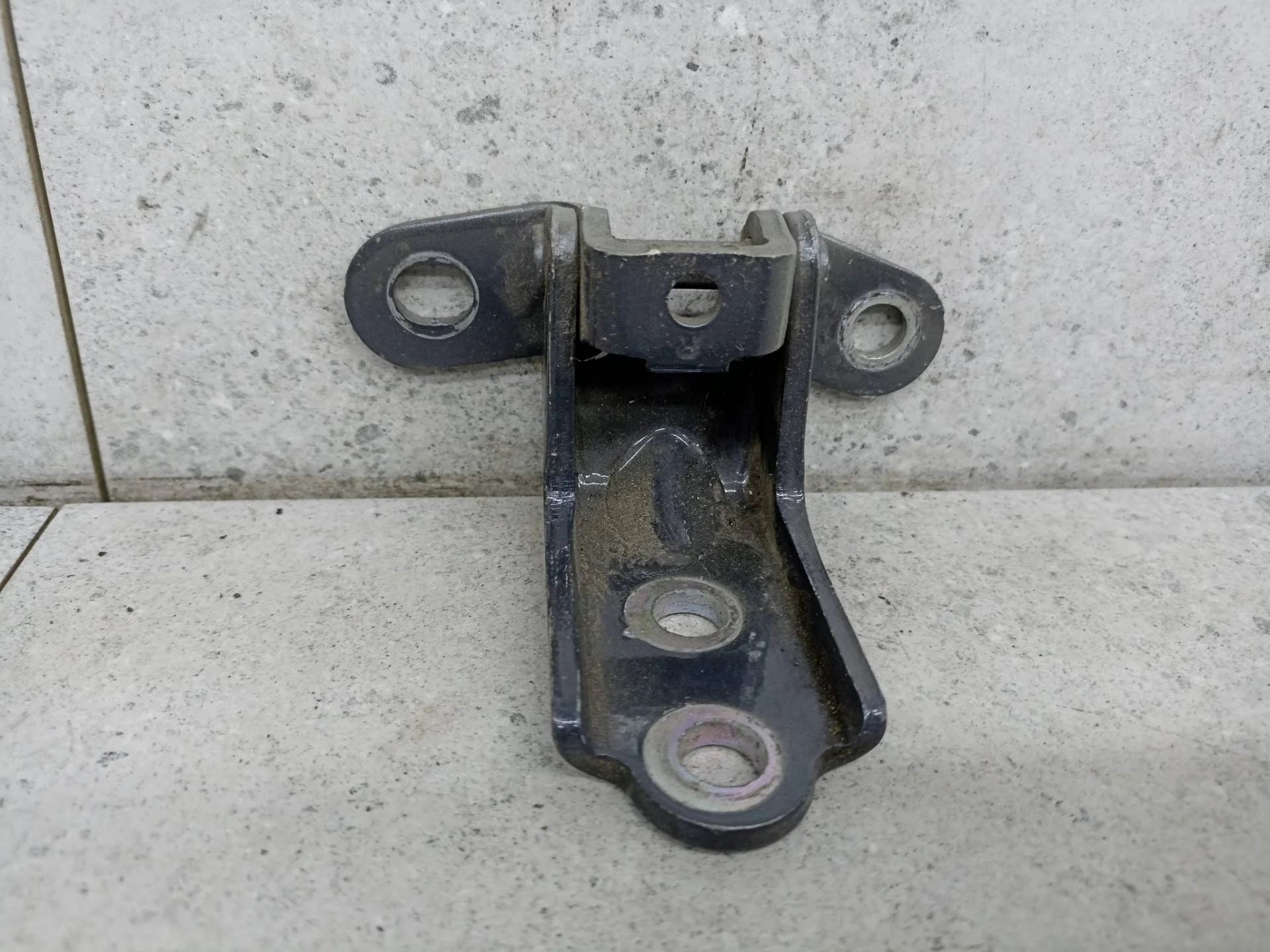 Петля двери передней правой Kia Sportage 4 рест.