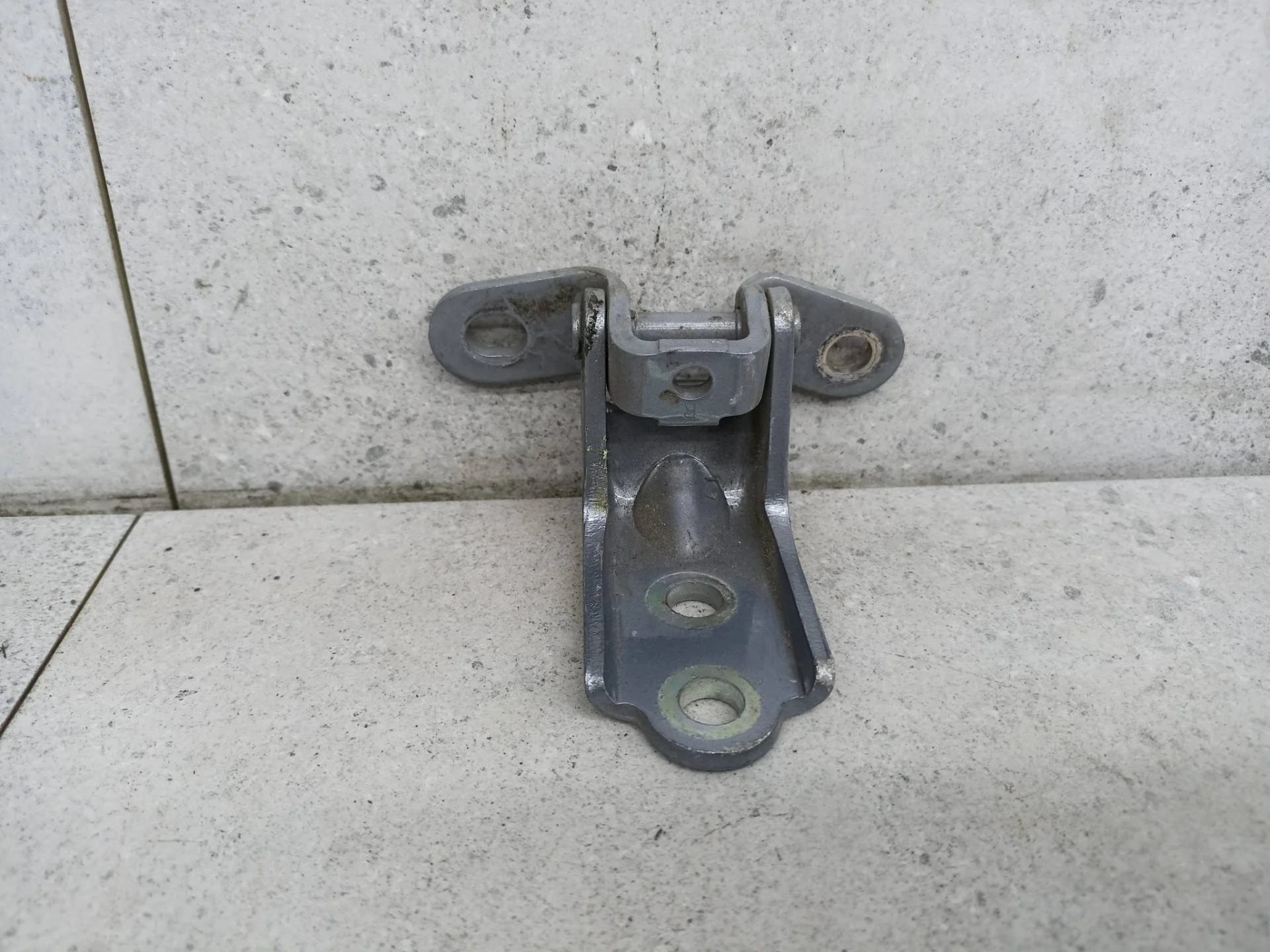 Петля двери передней правой Kia Sportage 4 рест.