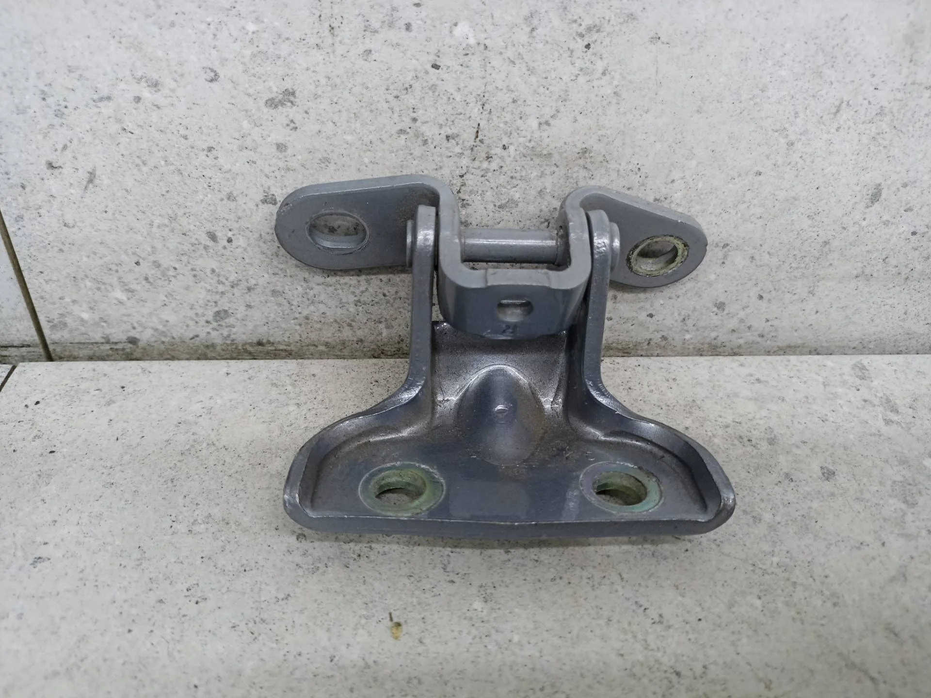 Петля двери задней правой Kia Sportage 4 рест.