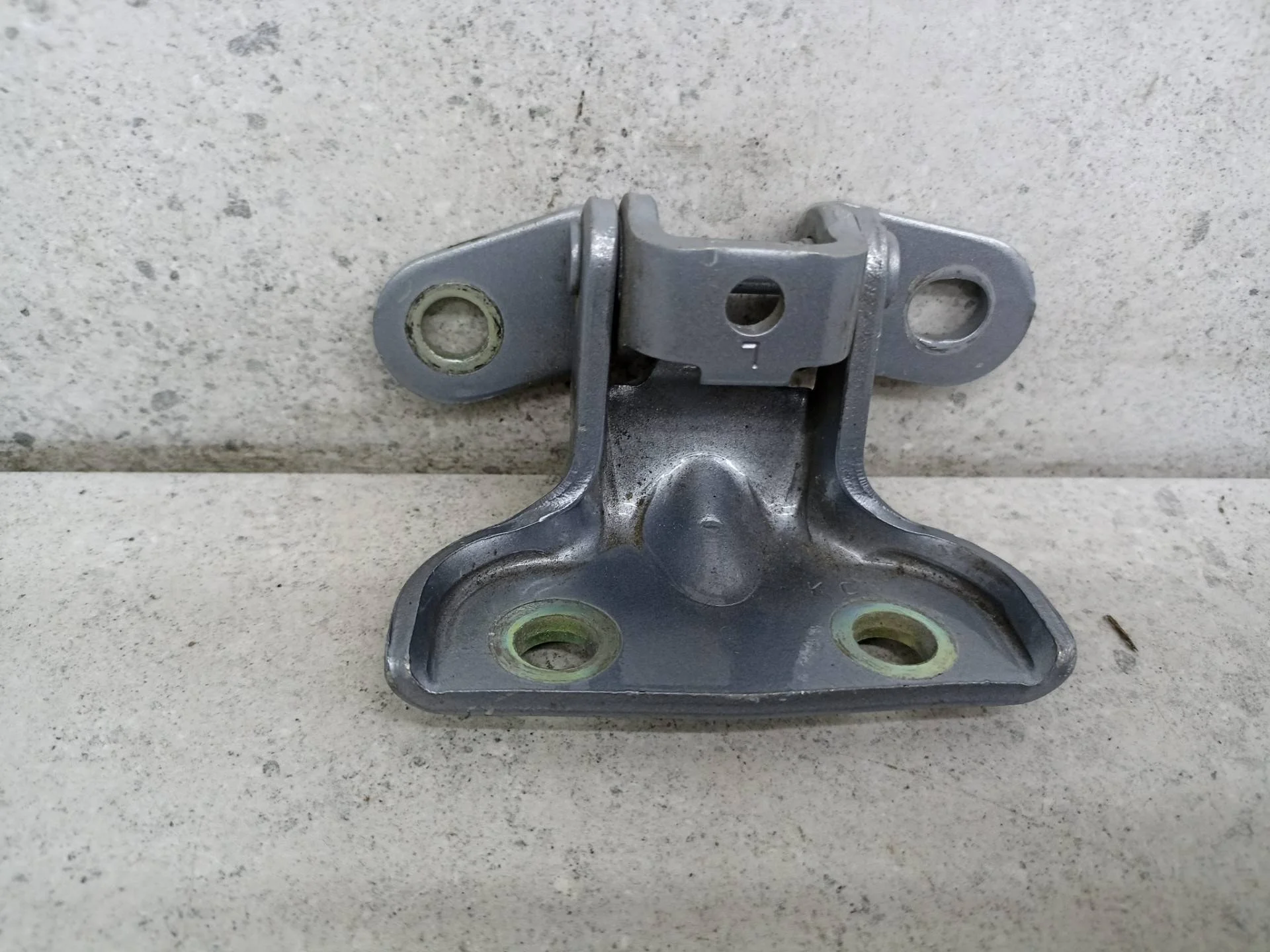 Петля двери передней левой Kia Sportage 4 2017