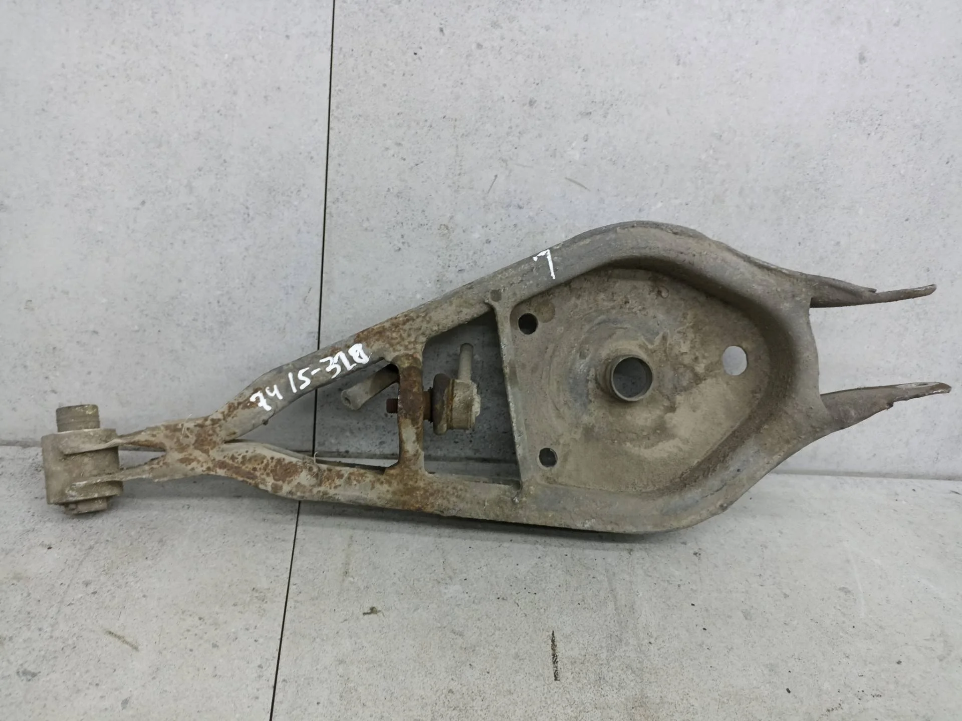 Рычаг задний левый BMW X3 E83 рест. 2007