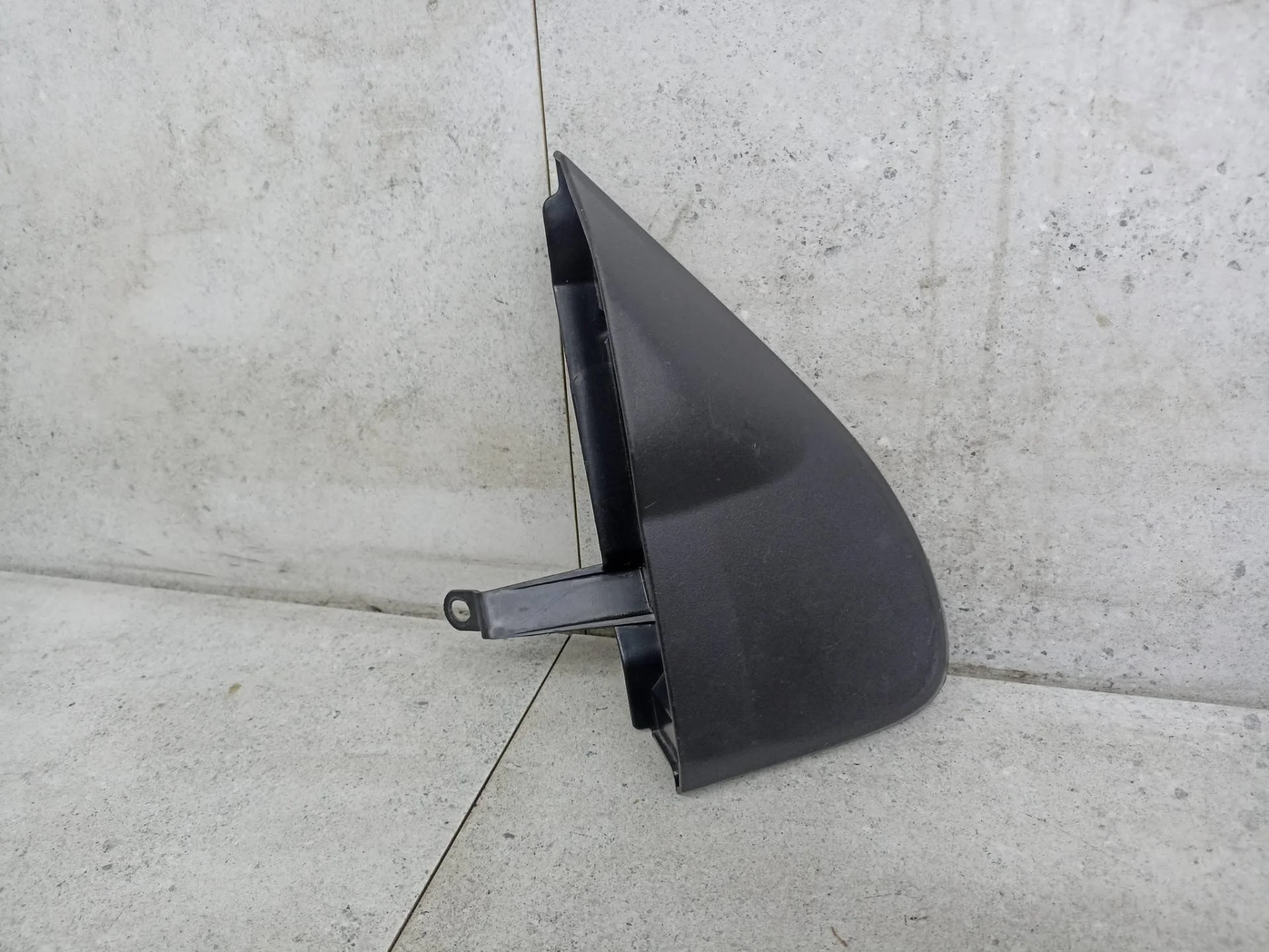 Накладка крыла (уголок зеркала) переднего правая