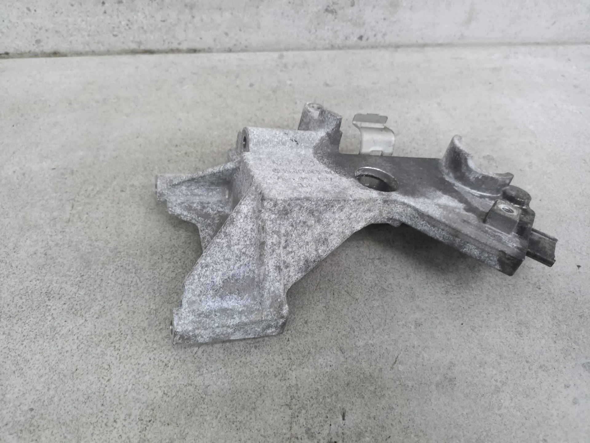 Кронштейн (крепление) Mercedes-Benz GLC Coupe C253