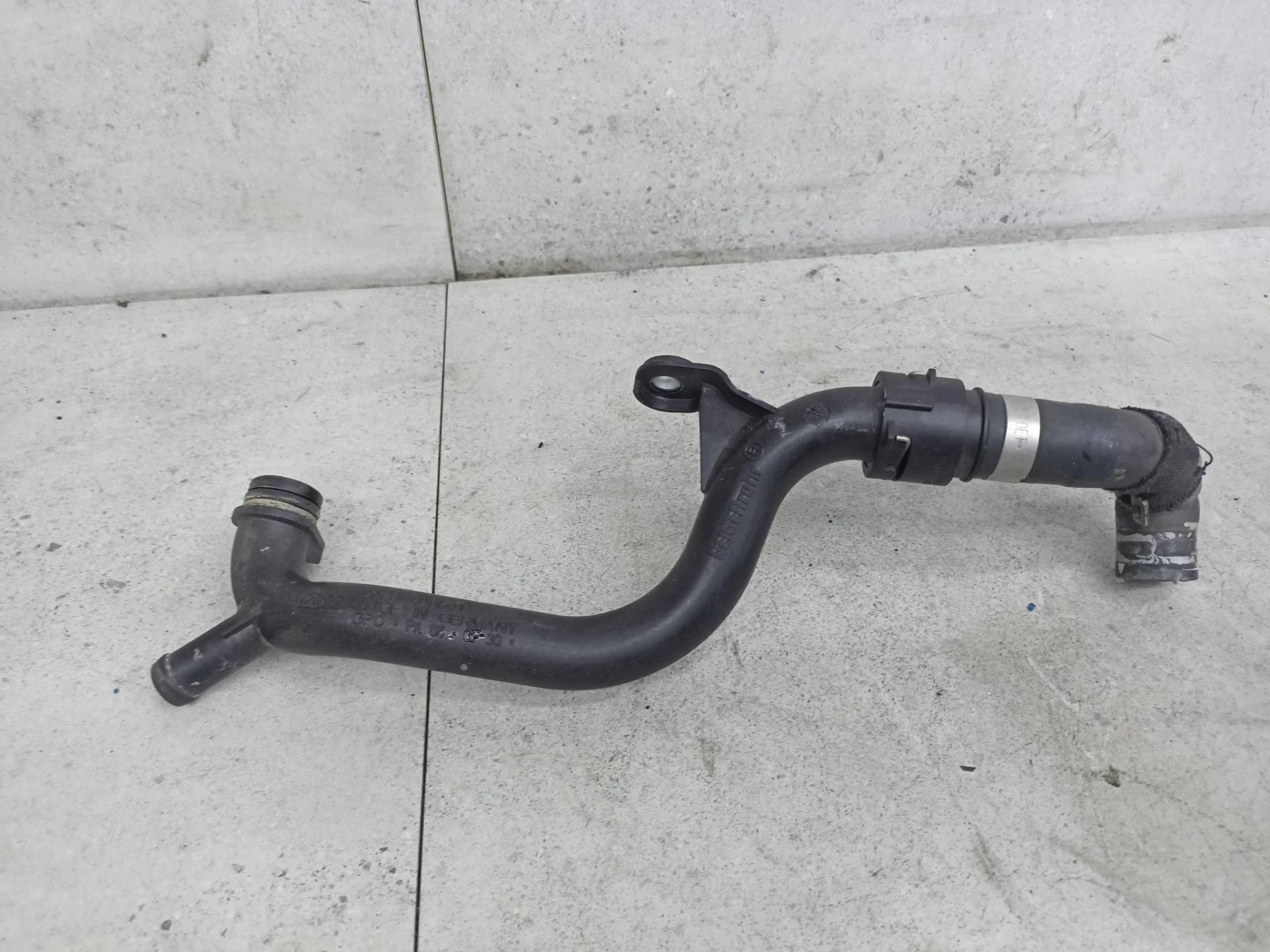 Трубка охлаждающей жидкости пластиковая Audi A4 B8