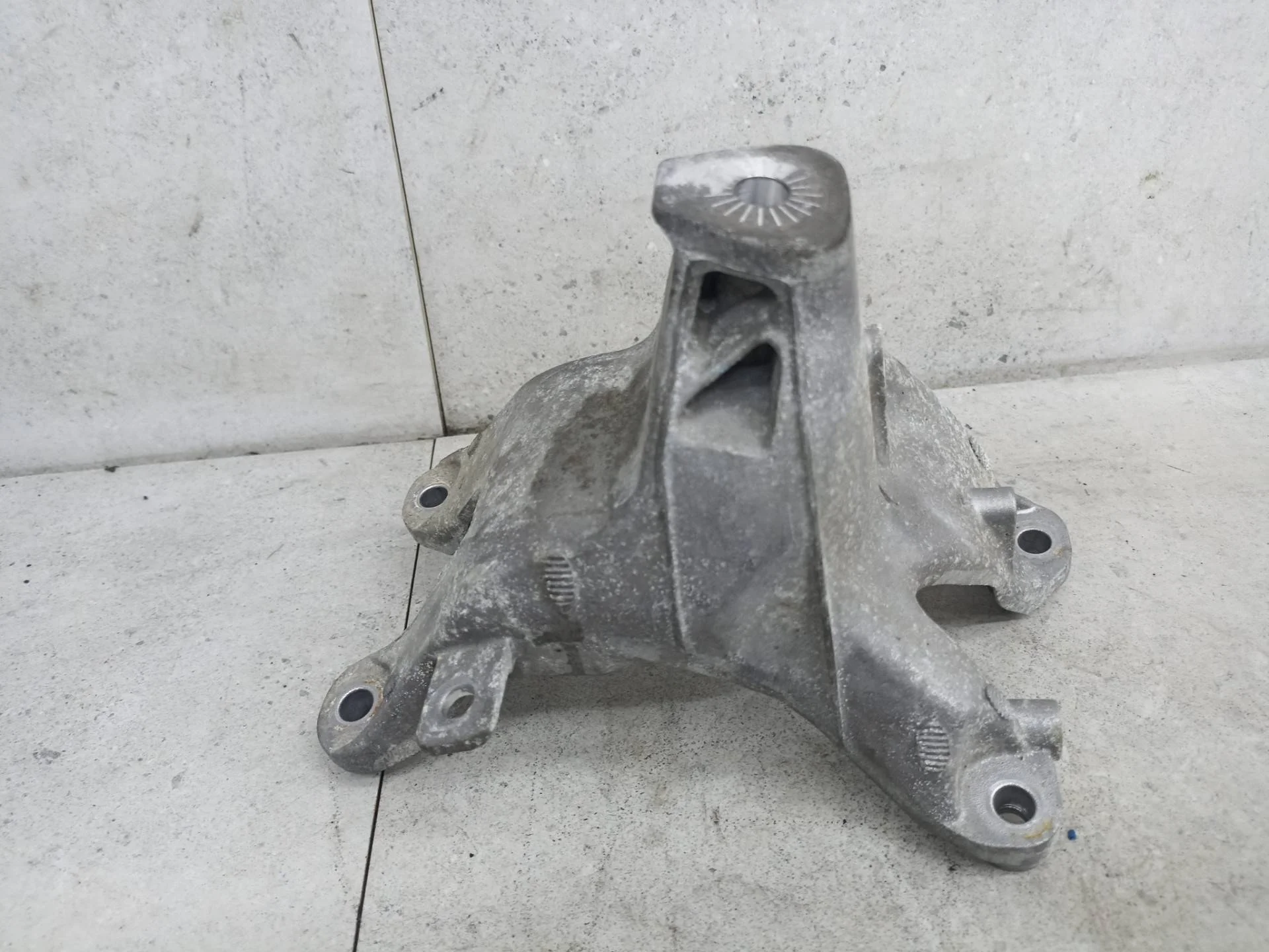 Кронштейн двигателя Audi A4 B8 2011 8K0199308BD