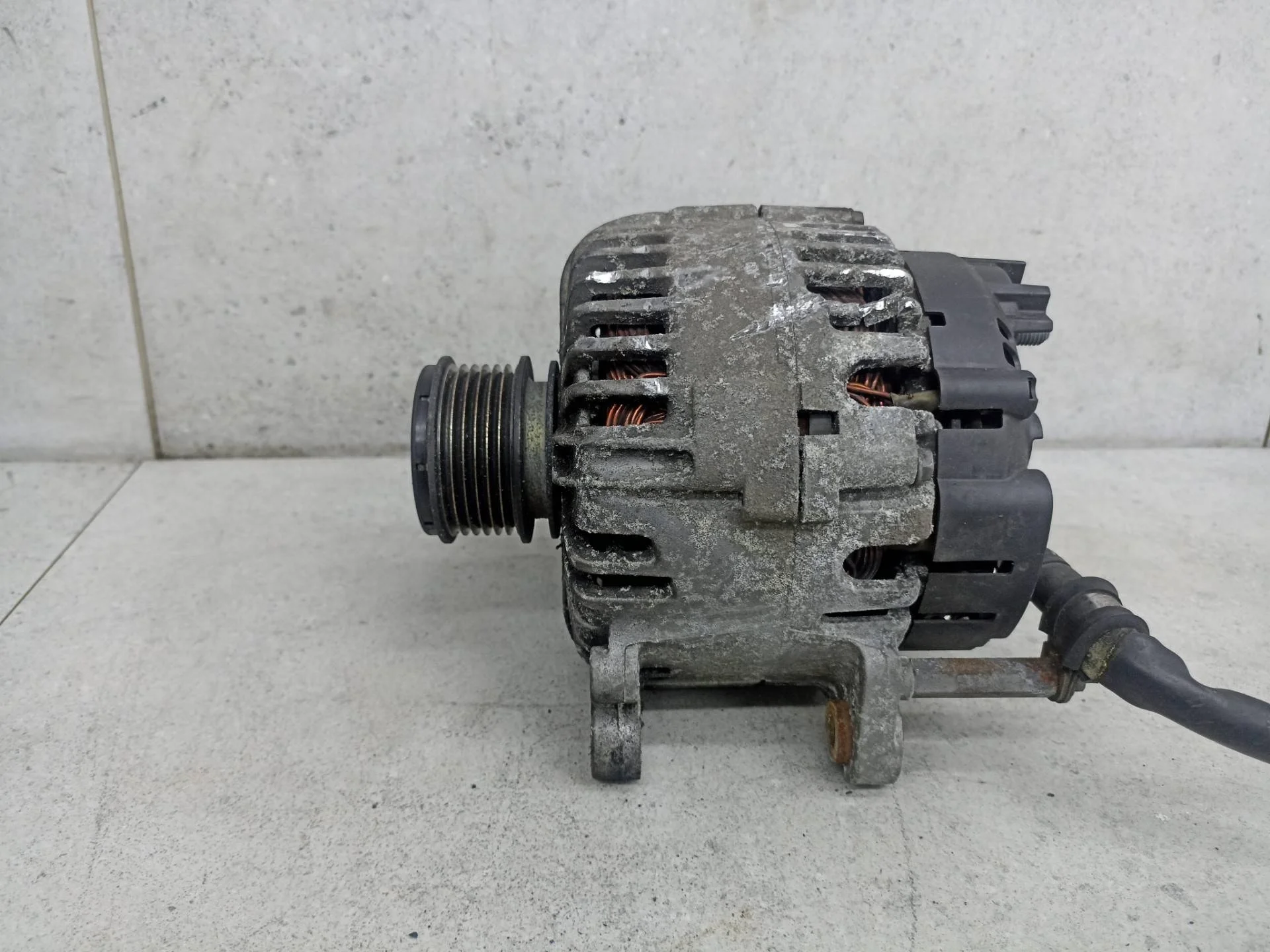 Генератор Volkswagen Passat B6 2007 06F903023C