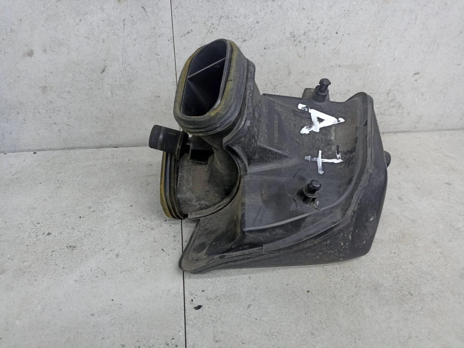 Резонатор воздушного фильтра Chevrolet Cruze 2010