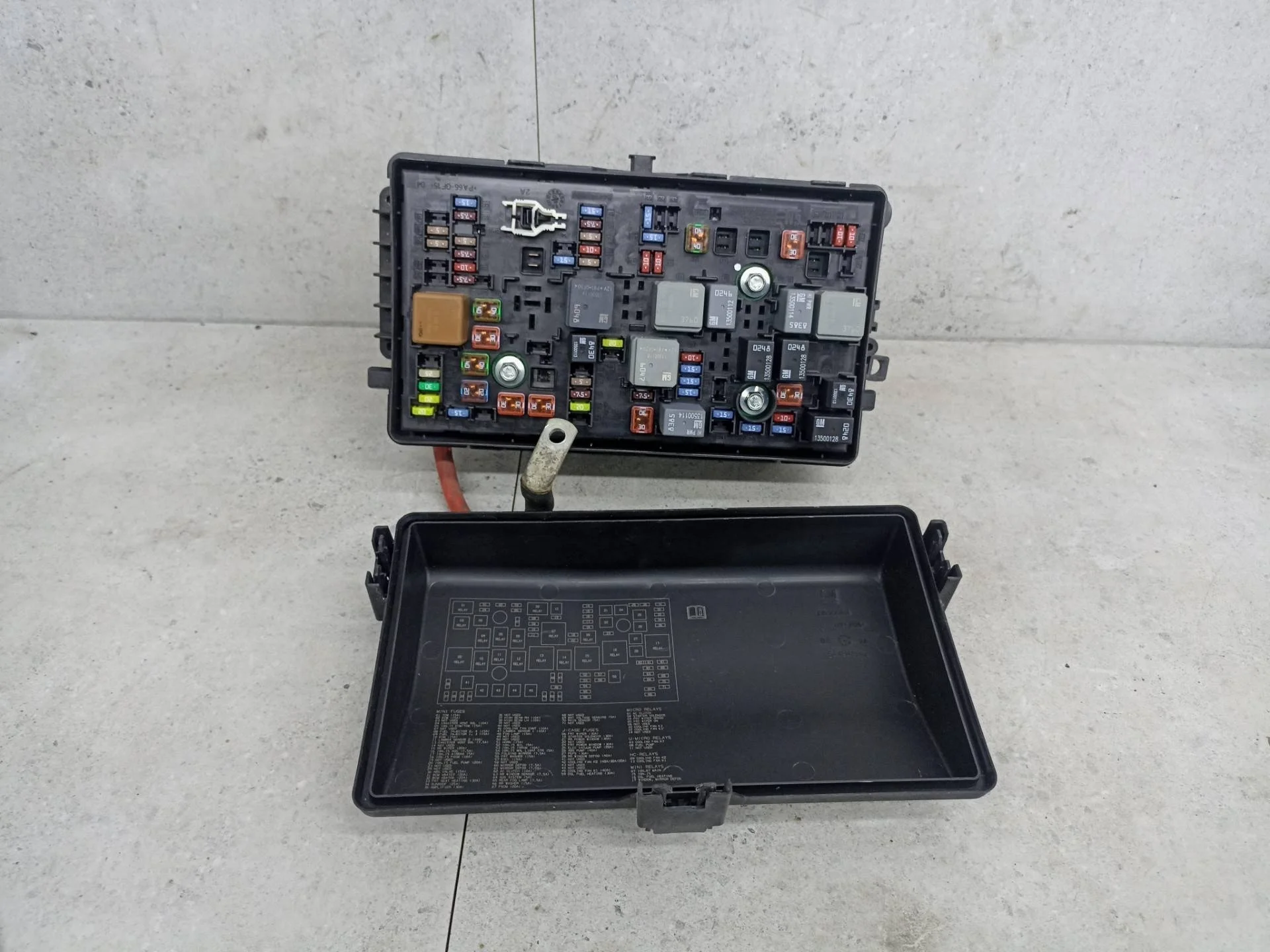 Блок предохранителей Chevrolet Cruze 2010 95963459