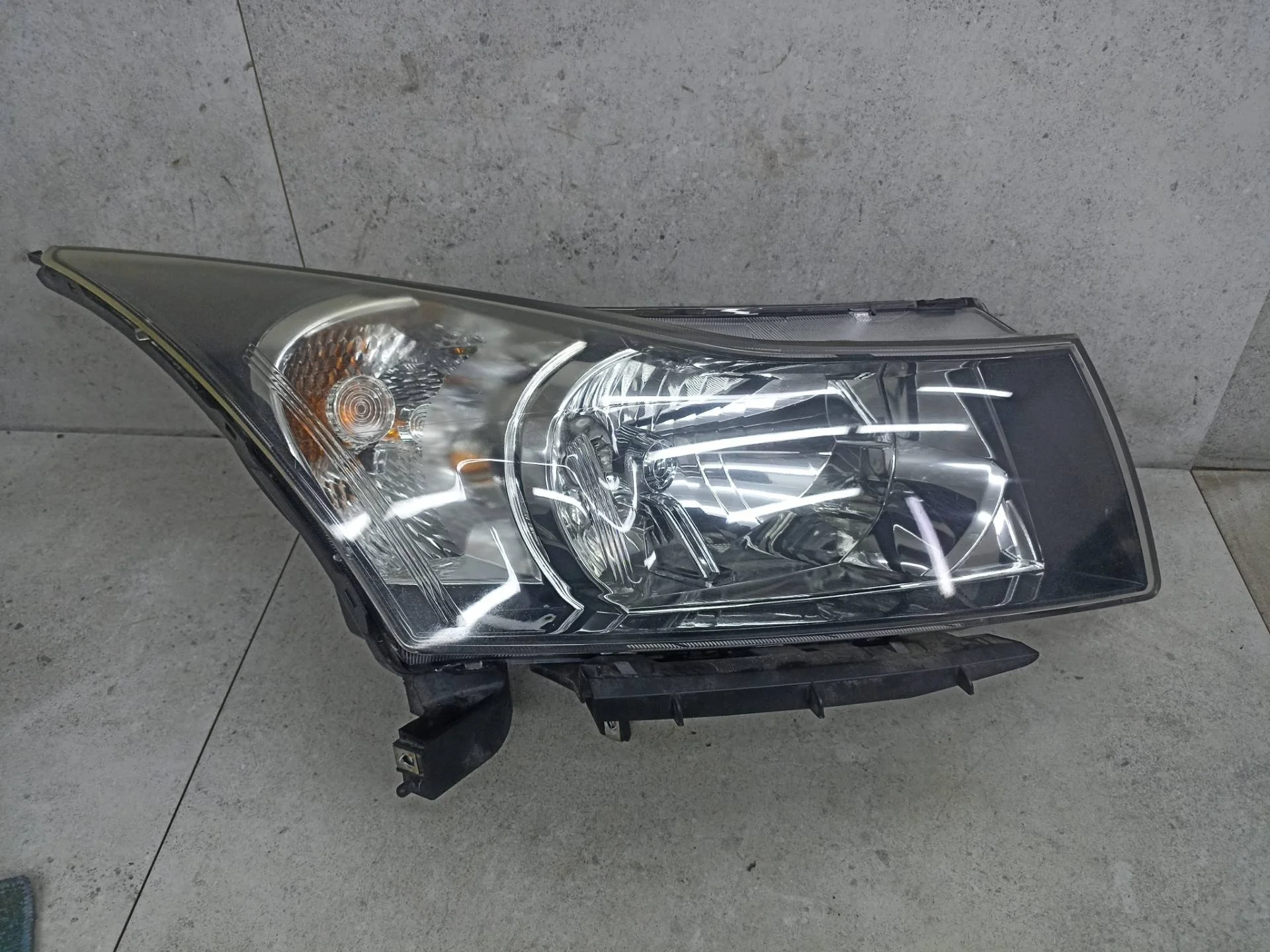 Фара правая Chevrolet Cruze 2010 96828235