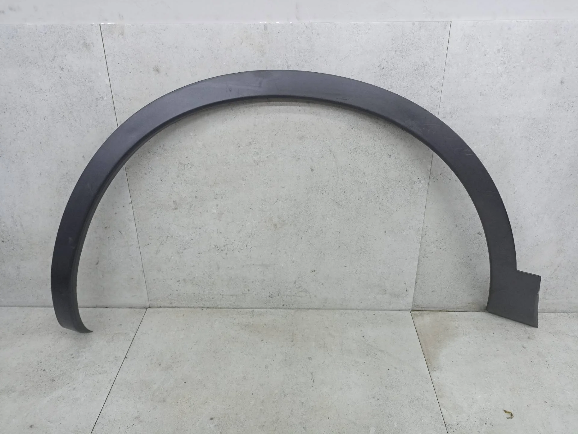 Накладка колесной арки передний левый Nissan J10