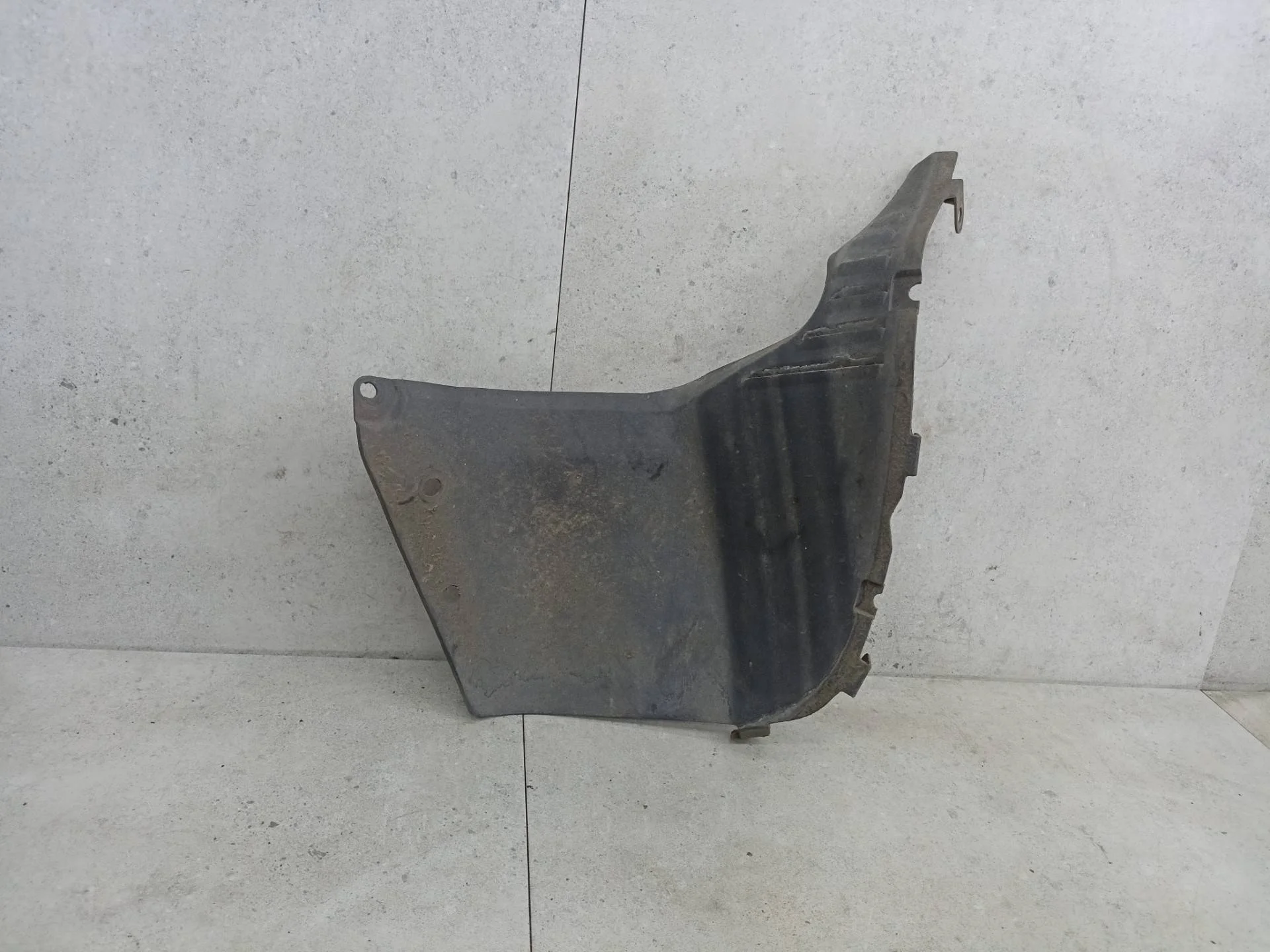 Задняя часть подкрылка заднего левого Nissan J10