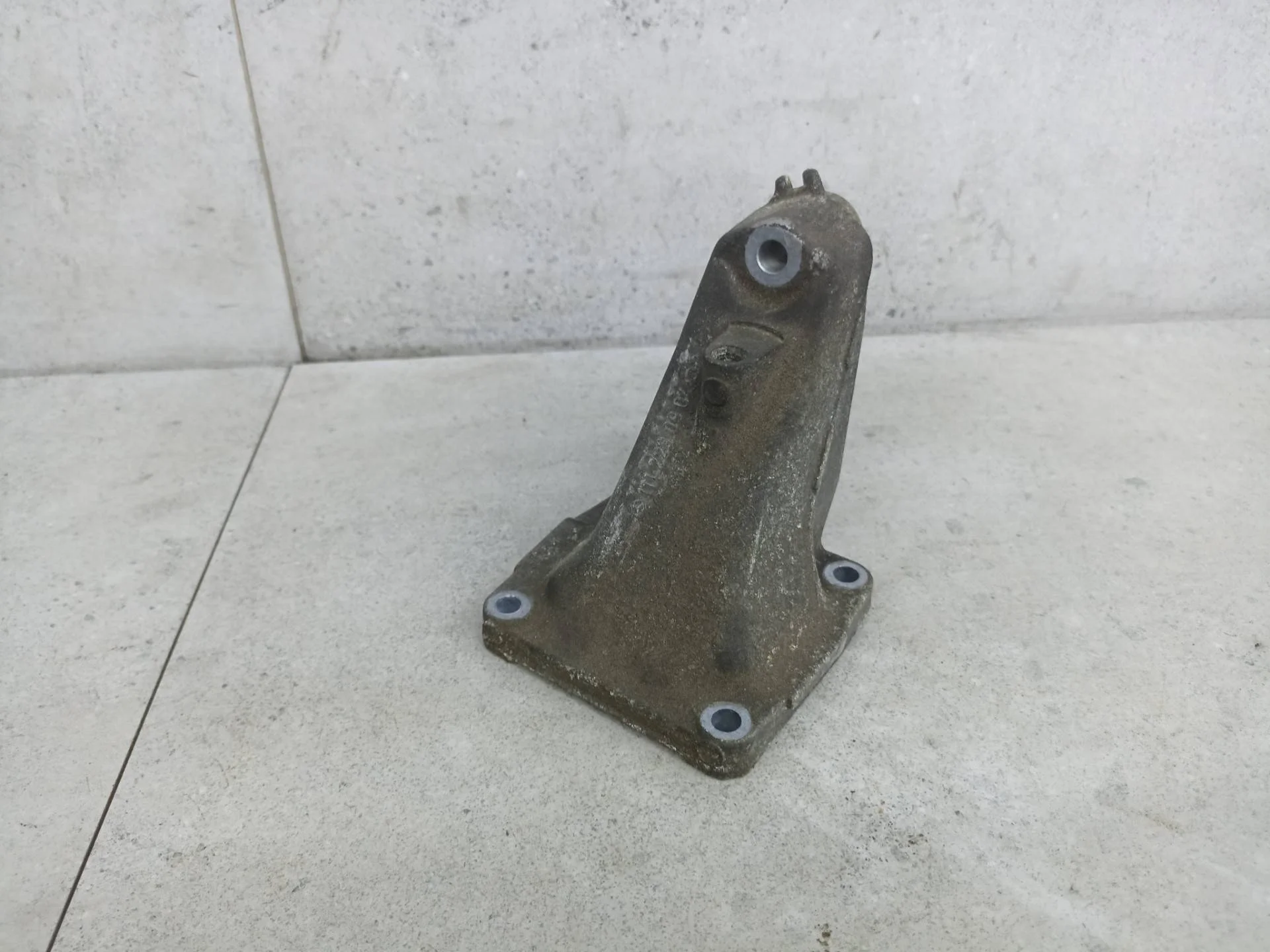 Кронштейн двигателя Mercedes-Benz E W124 рест.