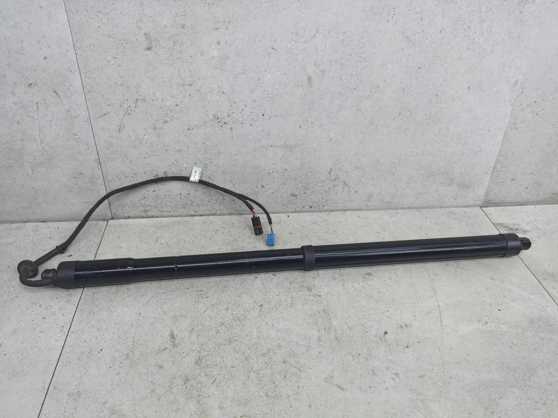 Амортизатор крышки багажника Porsche Panamera 970