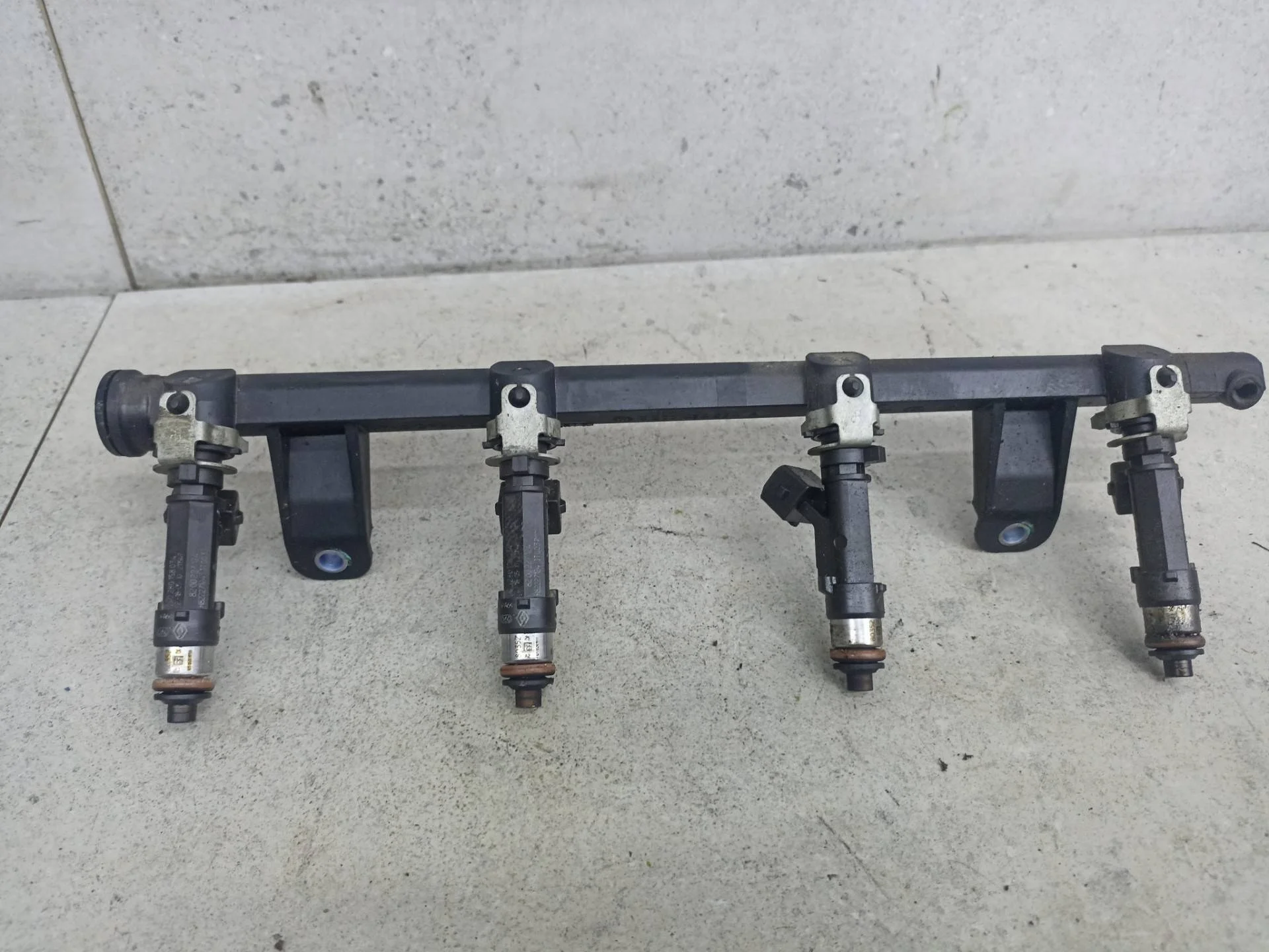 Топливная рампа Renault Logan (2004 - 2009)