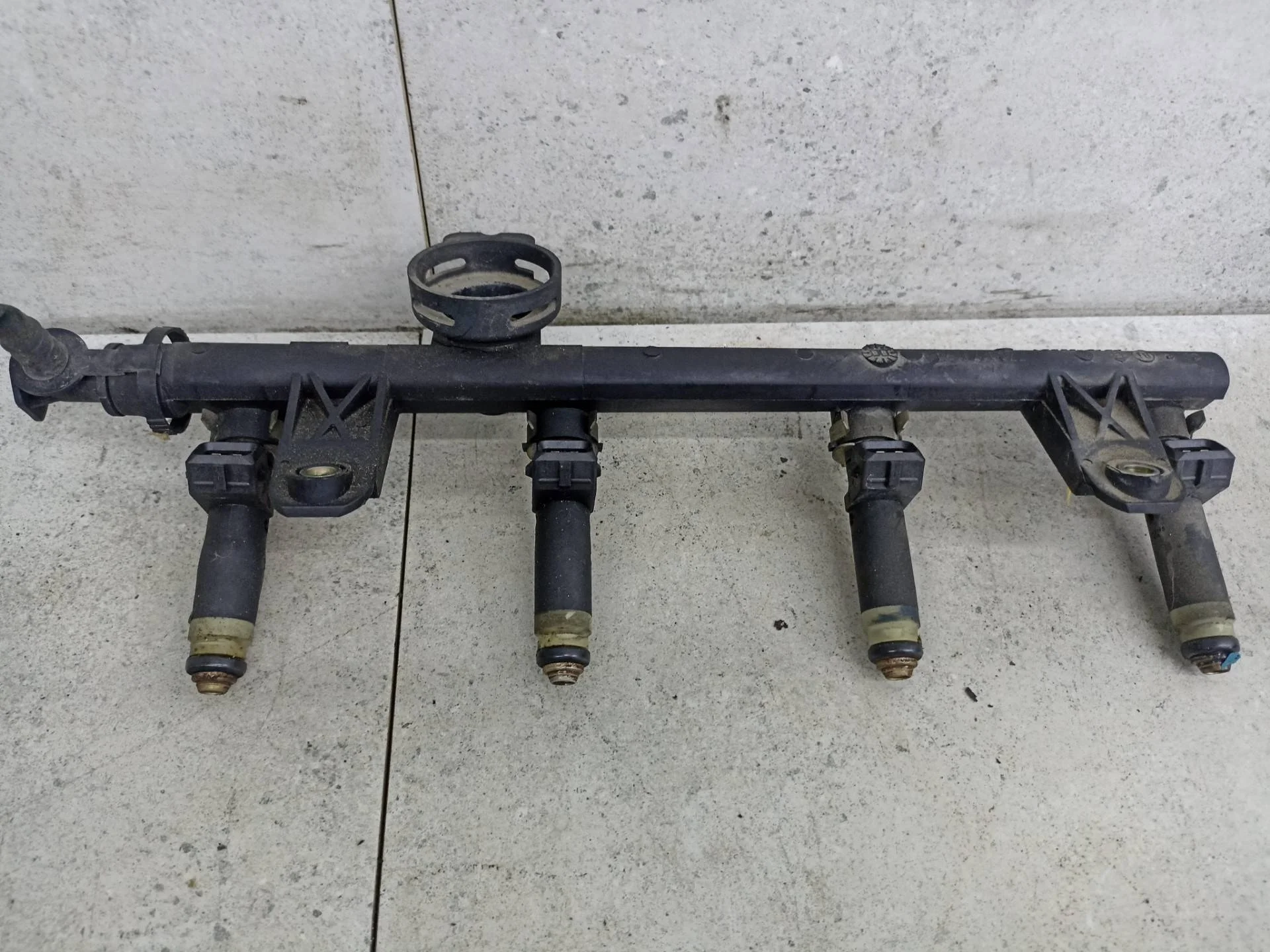 Топливная рампа Renault Logan рест. 2010