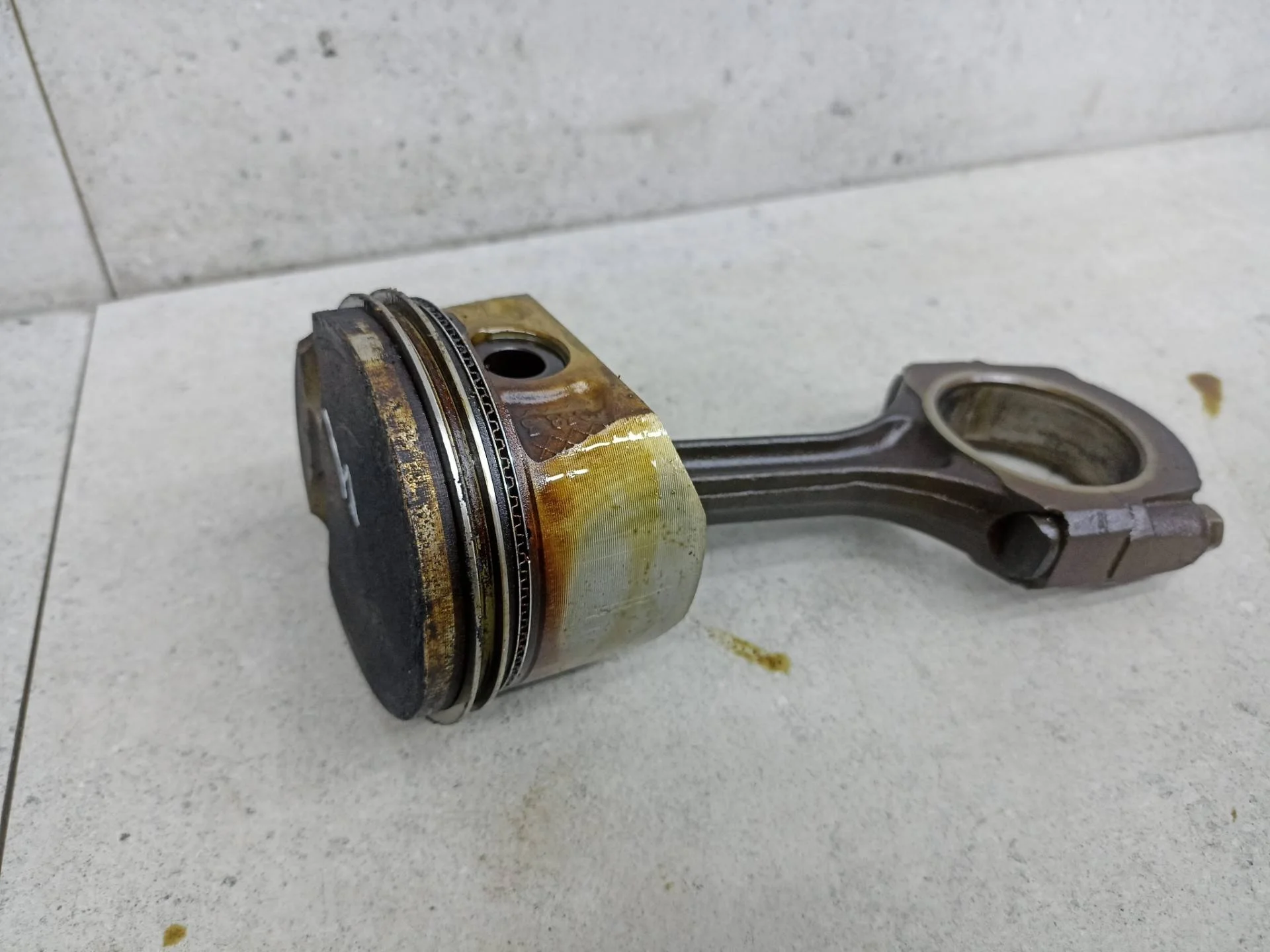 Шатун Renault Megane 3 2008 121009455R