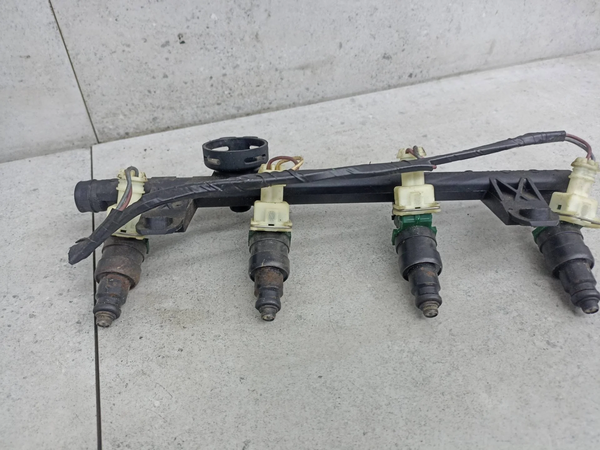 Топливная рампа Renault Logan рест. 2010