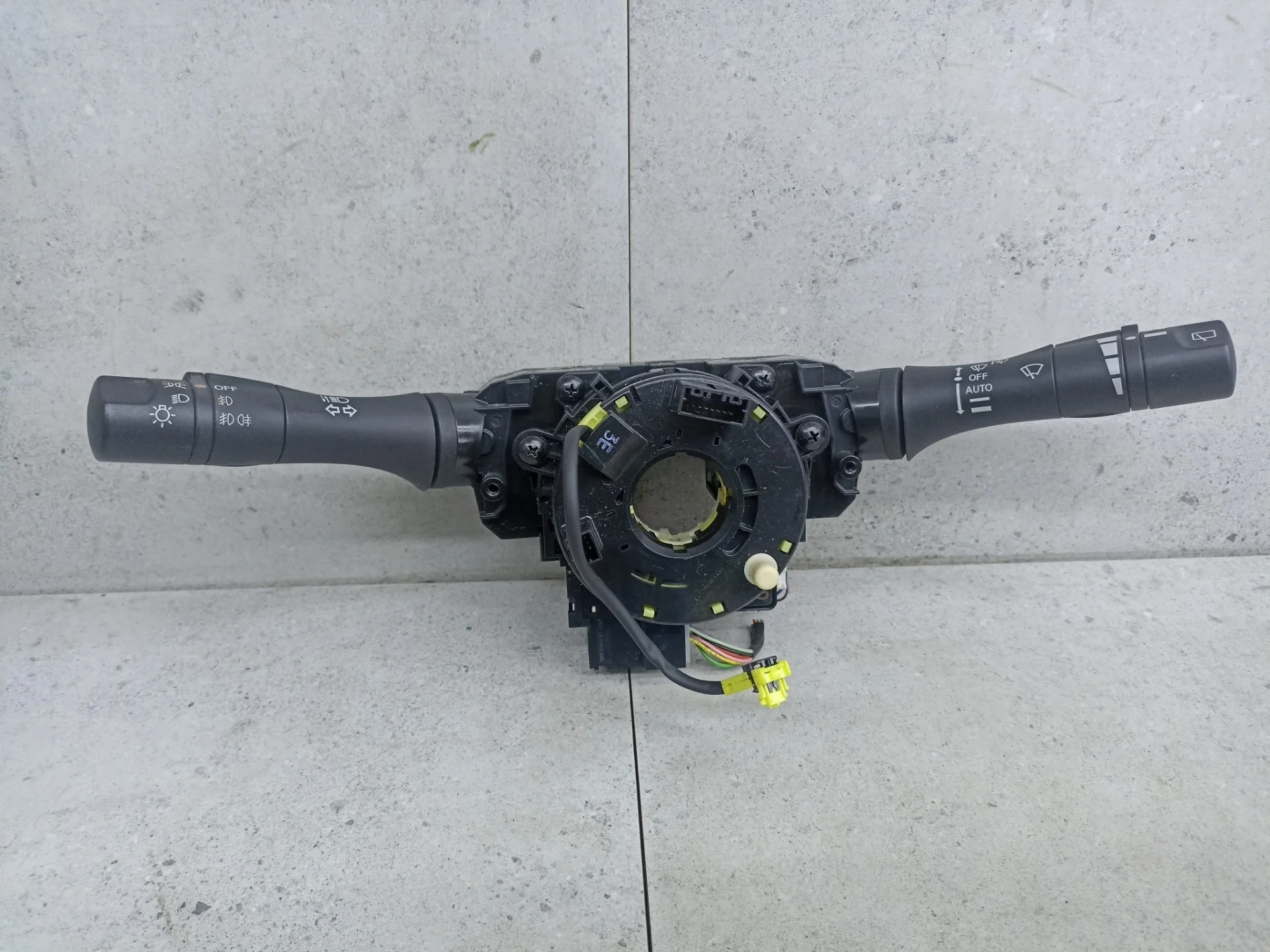 Переключатель подрулевой (стрекоза) Nissan Juke