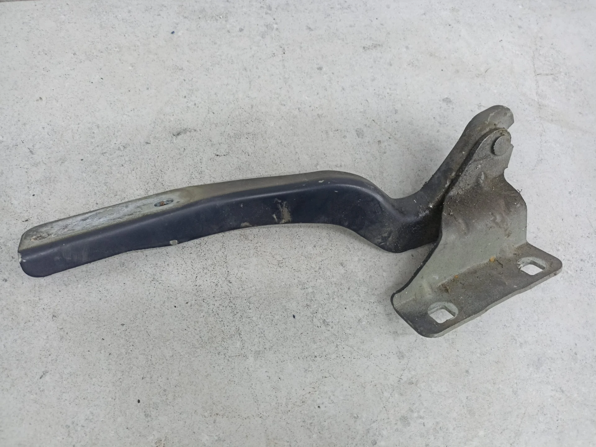 Петля капота левая Nissan Qashqai J10 2010