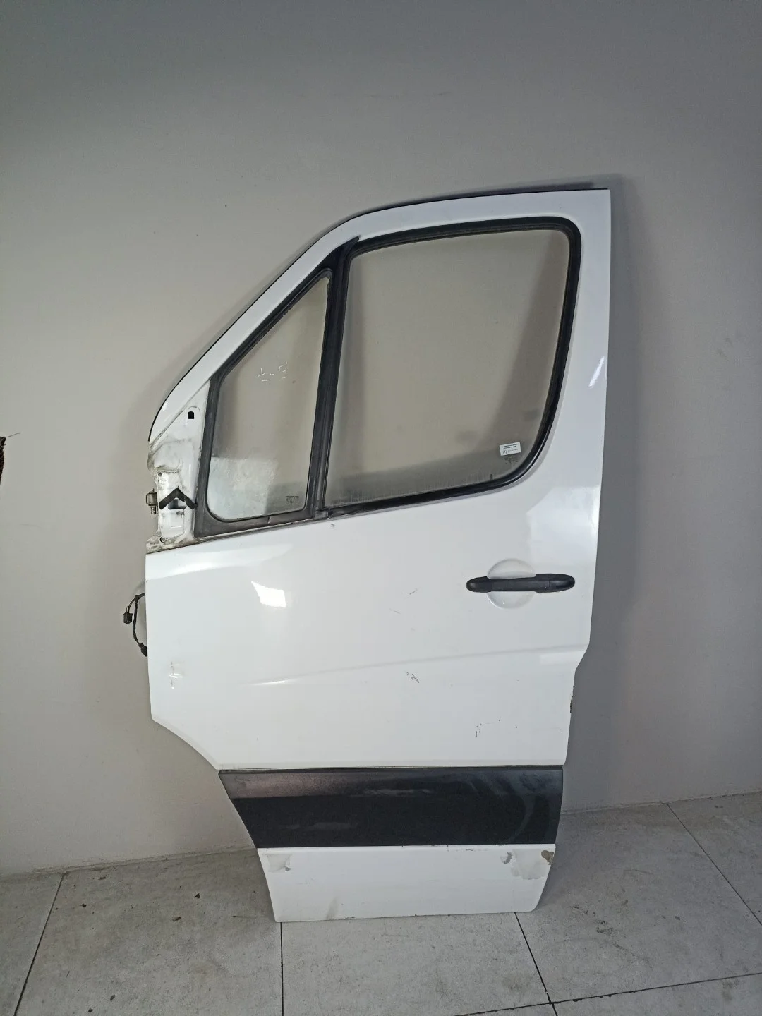 Дверь передняя левая Mercedes-Benz Sprinter