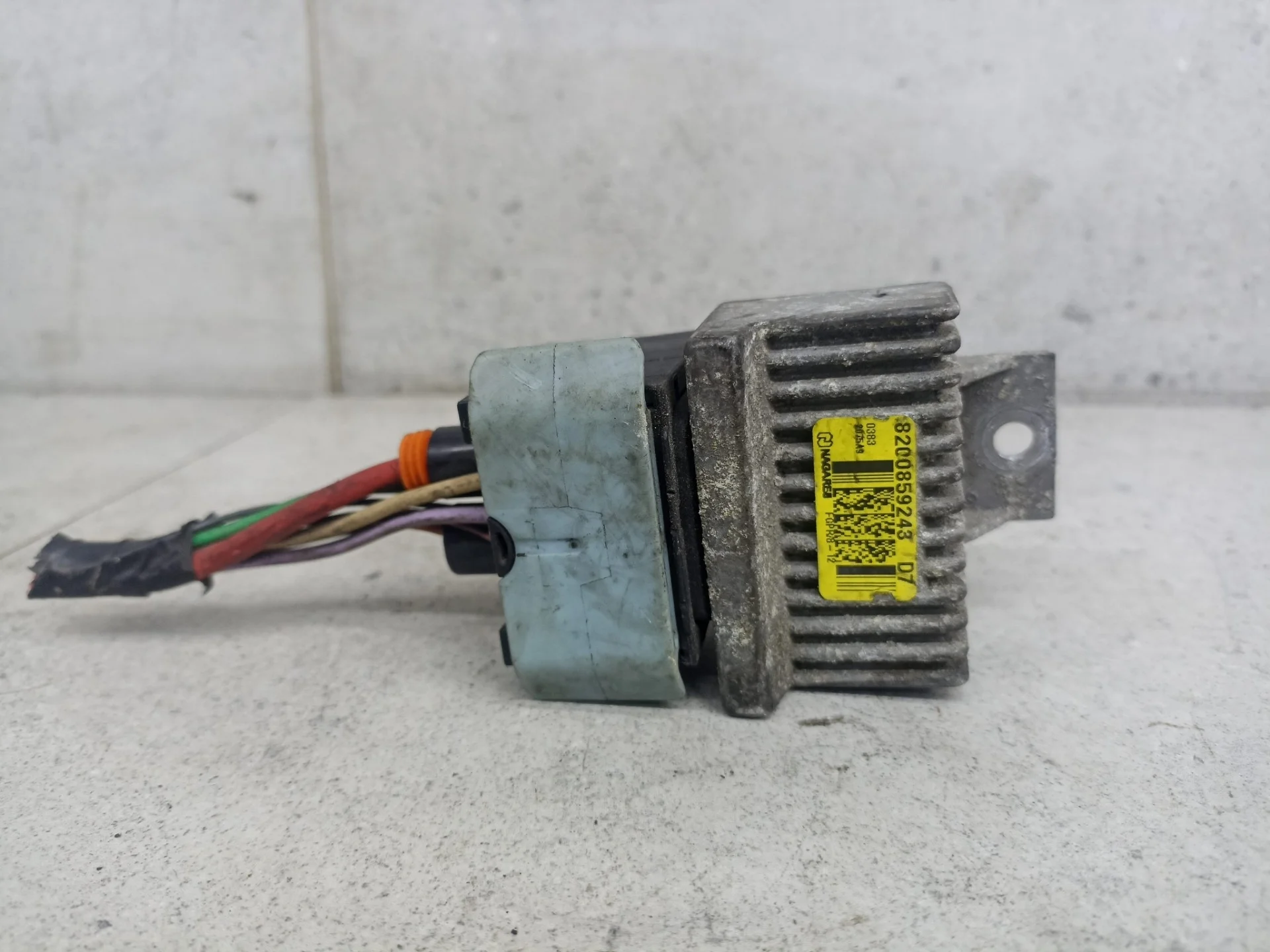 Реле накала свечей Renault Master 2 рест. 2009