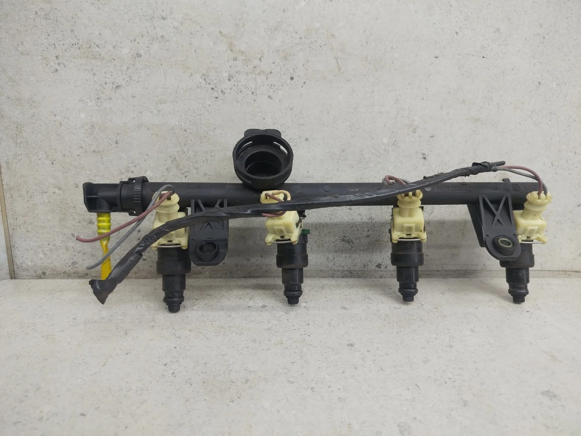 Топливная рампа Renault Logan рест. 2010