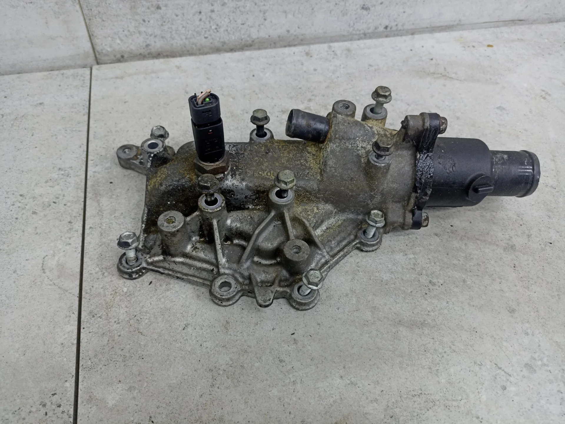 Корпус термостата Lada Largus 2015 7700600514