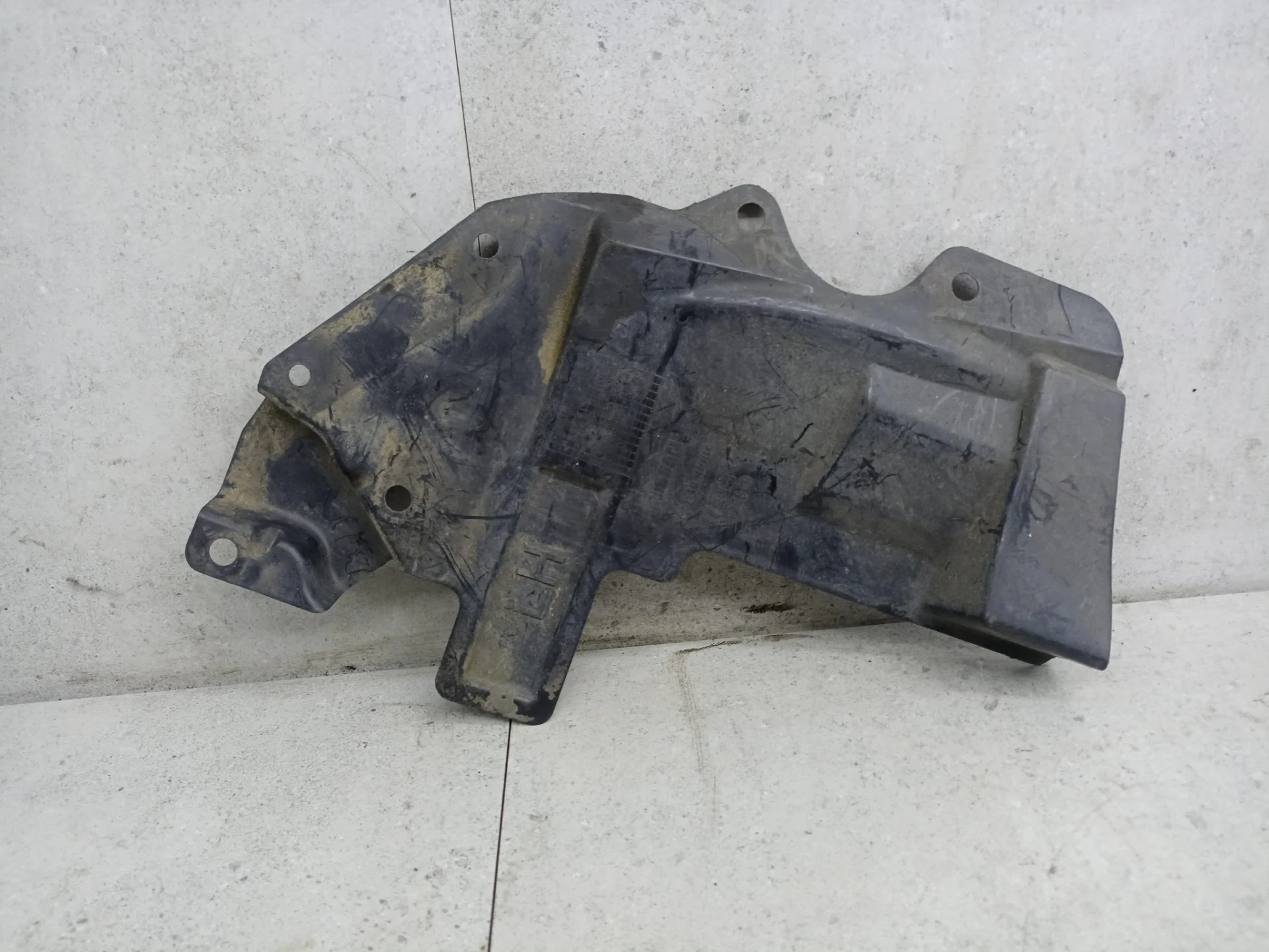 ​пыльник двигателя левый Nissan Qashqai J10 2009