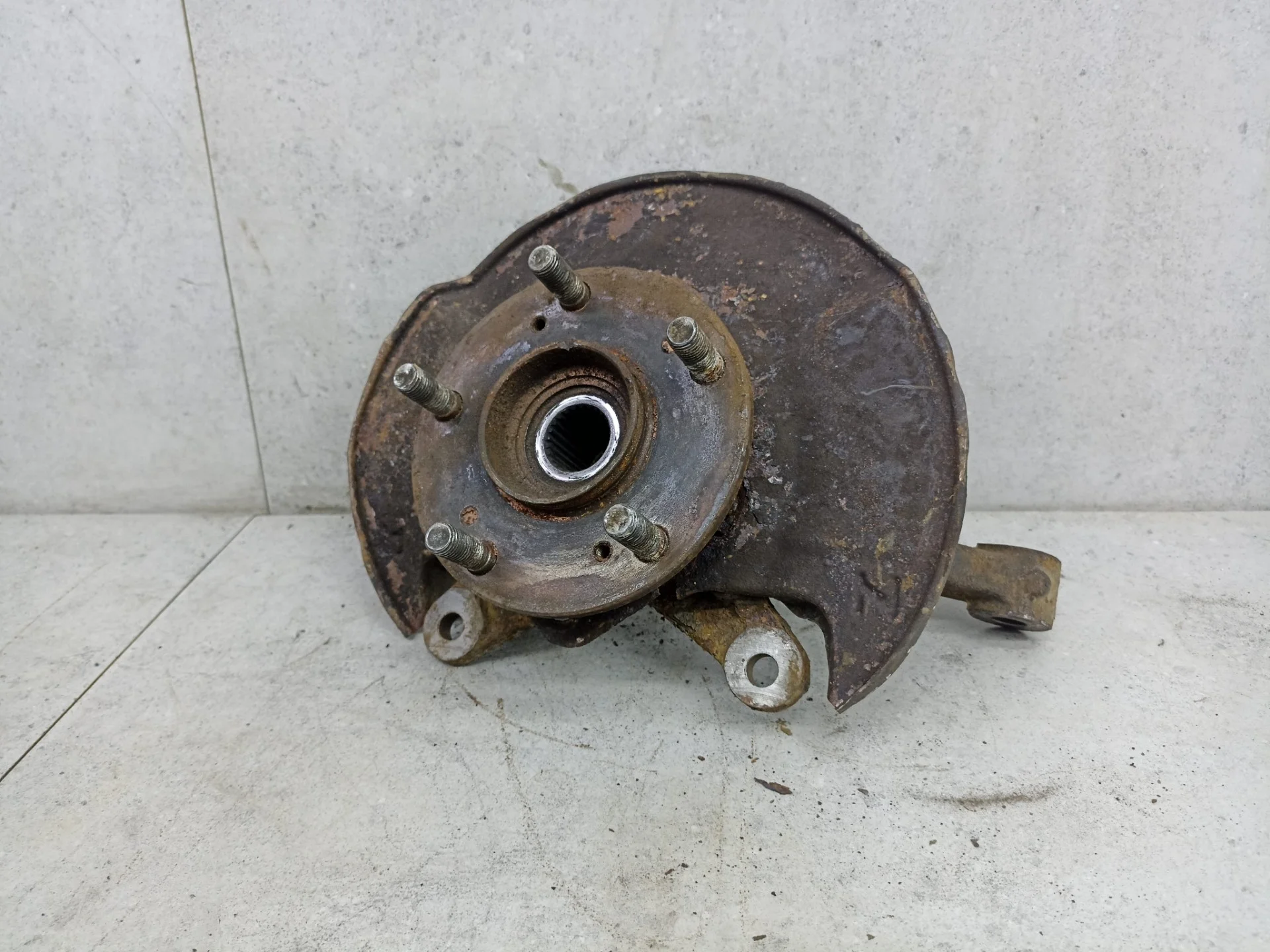 Кулак передний правый Honda Civic 8 2007