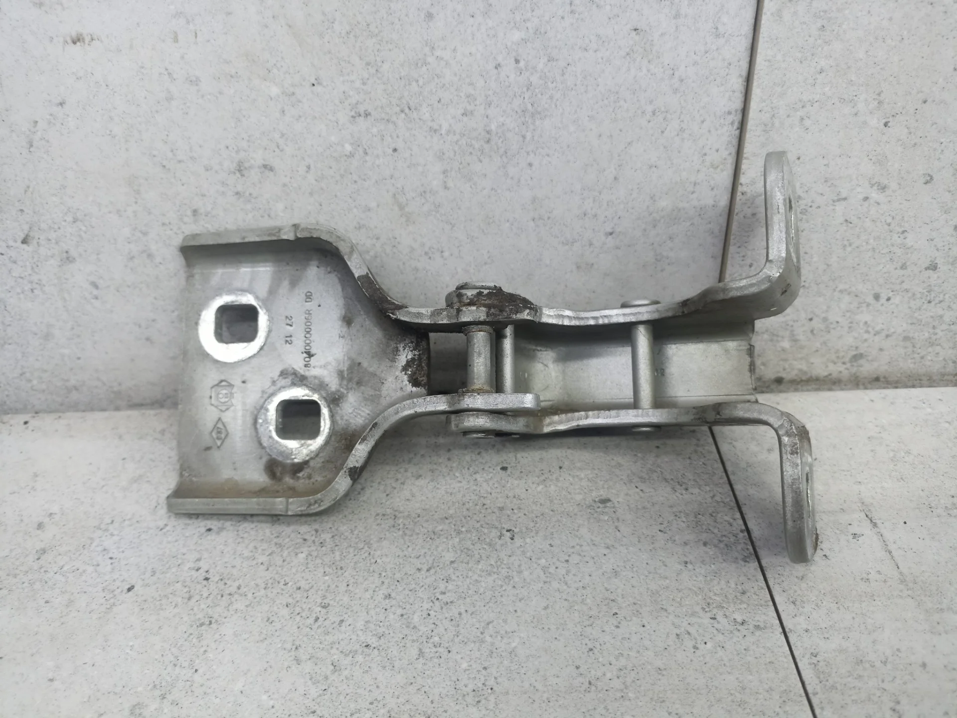 Петля двери передней Renault Master 3 2014