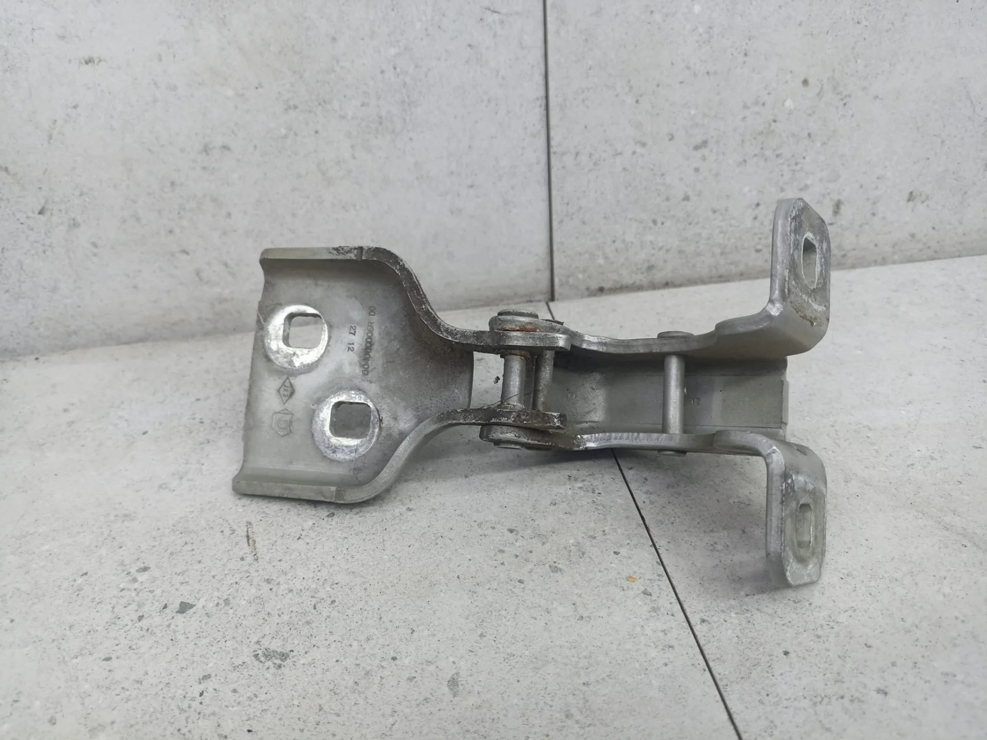 Петля двери передней Renault Master 3 2014