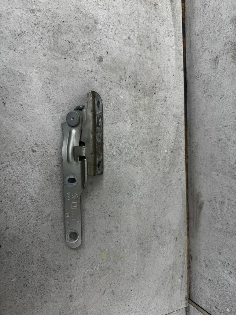 Петля капота левая Lada Largus (2012 - 2025)