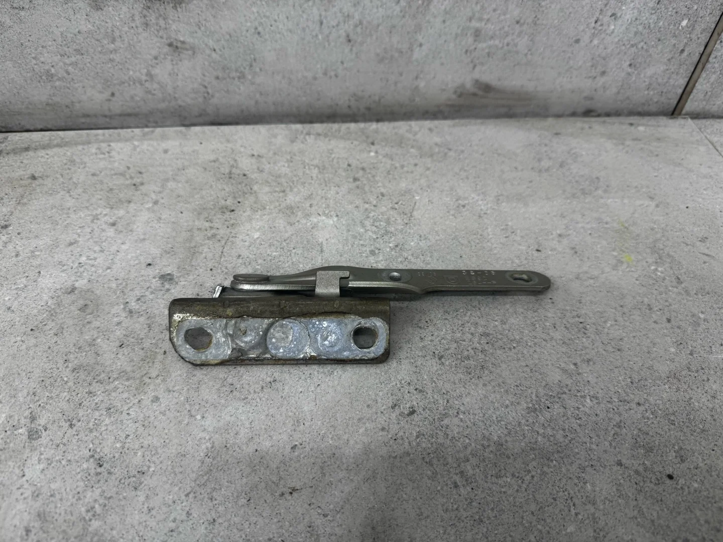 Петля капота правая Lada Largus (2012 - 2025)