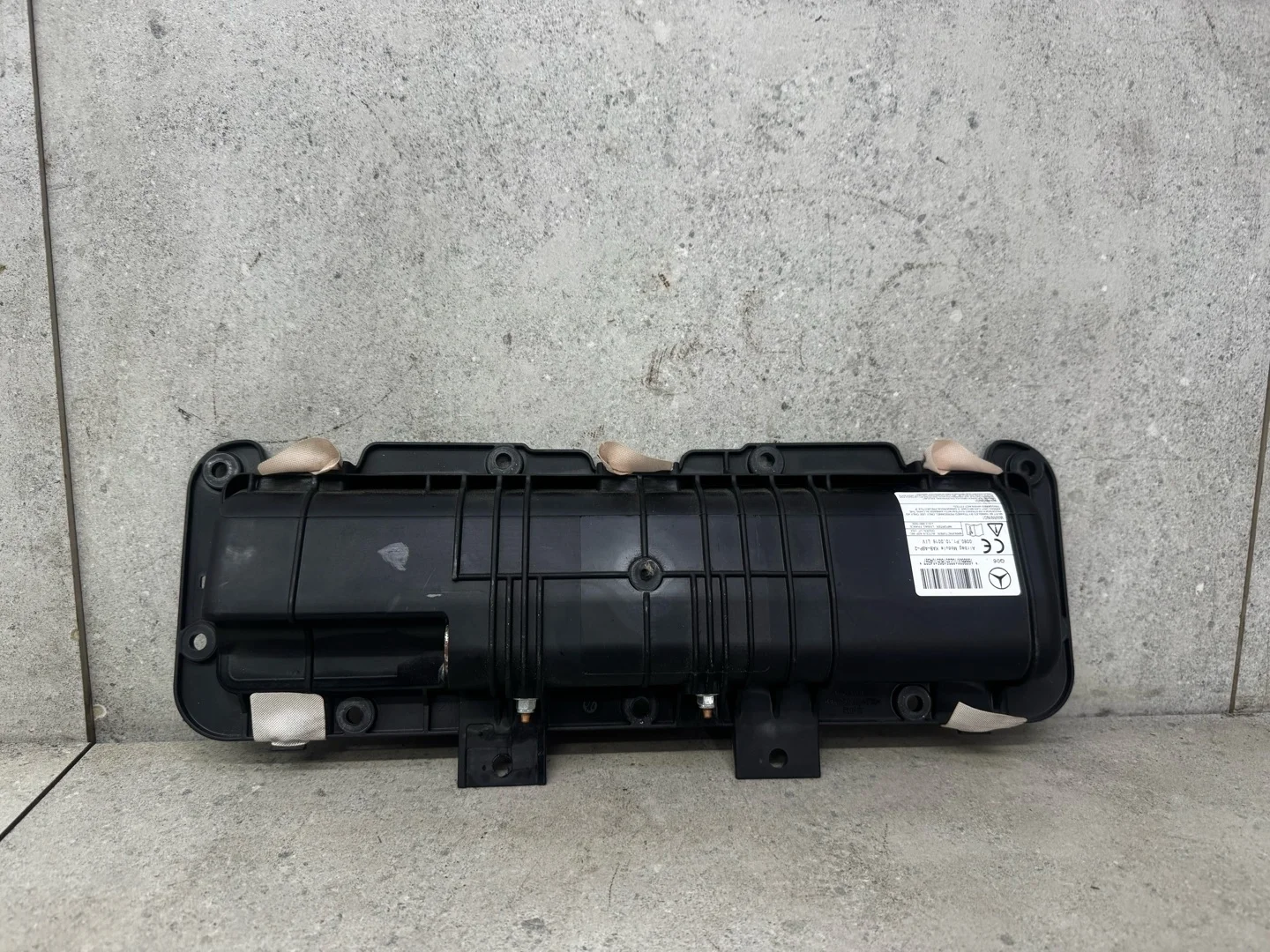 Подушка безопасности коленная водителя 1668600102