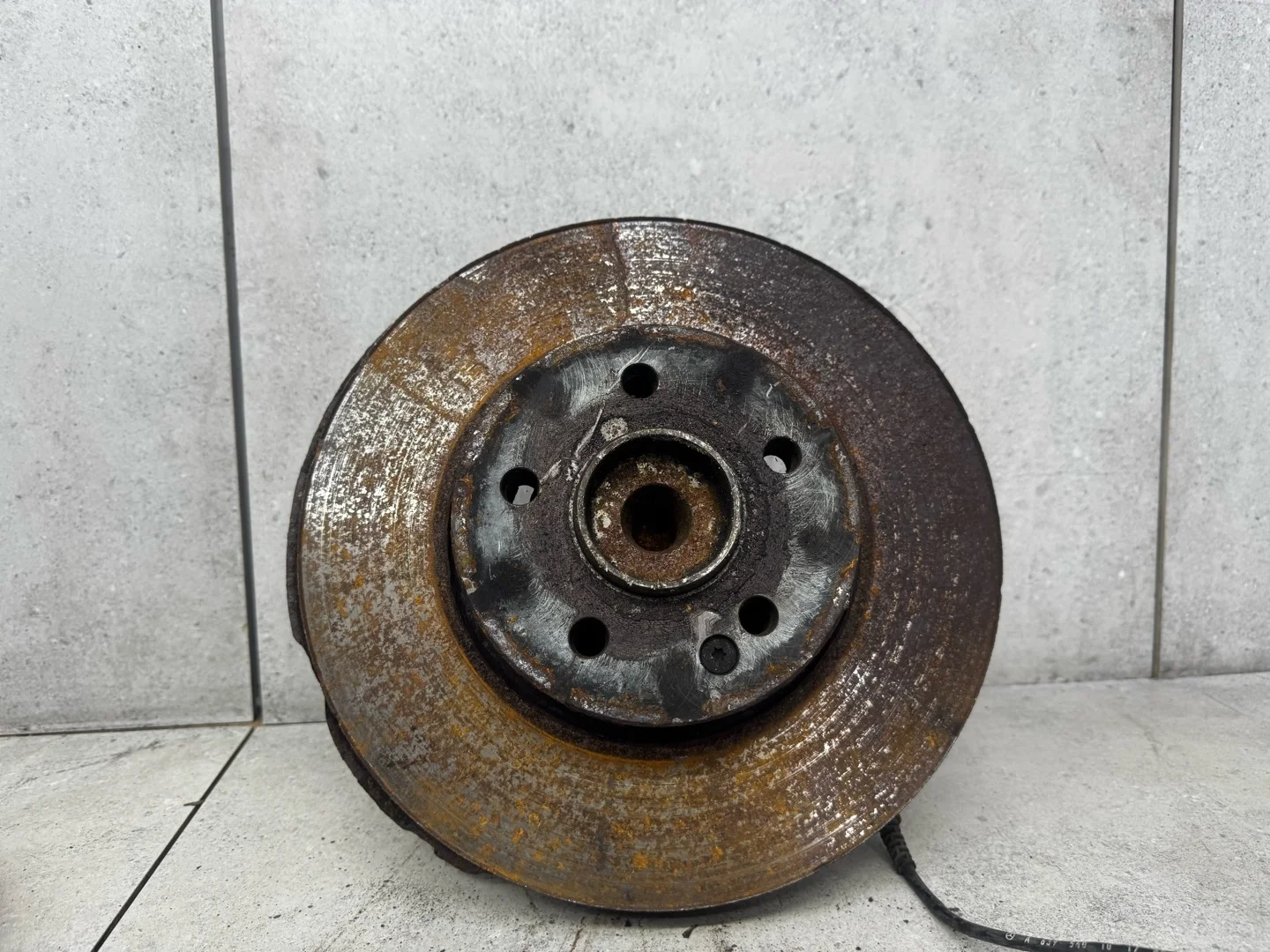 Кулак передний левый Mercedes-Benz Sprinter W906