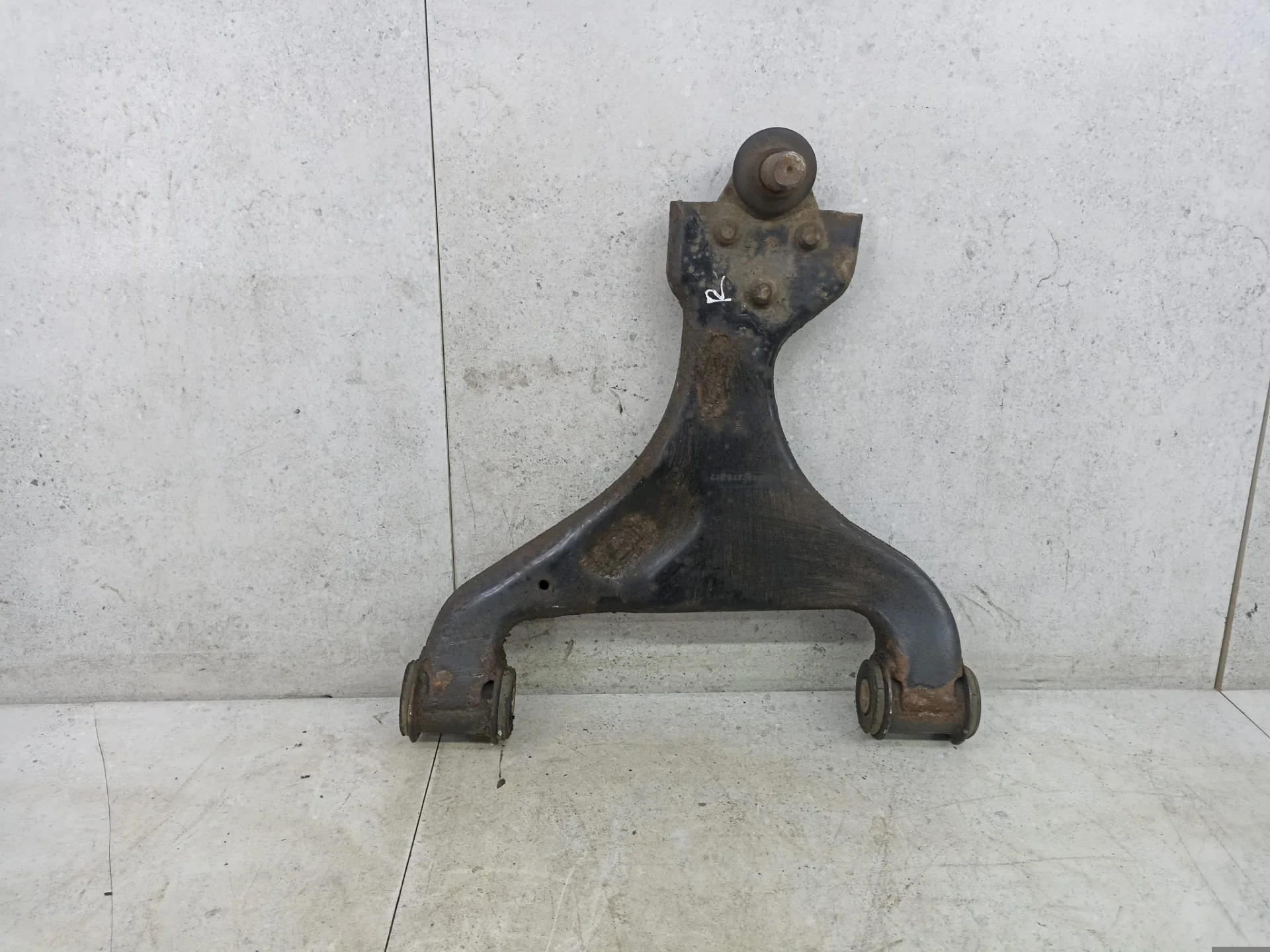 Рычаг передний правый нижний Mercedes-Benz Vito