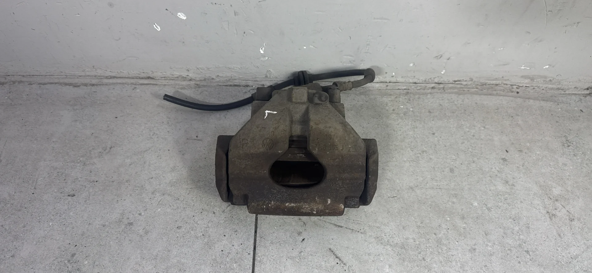 Суппорт тормозной передний левый Volkswagen T5