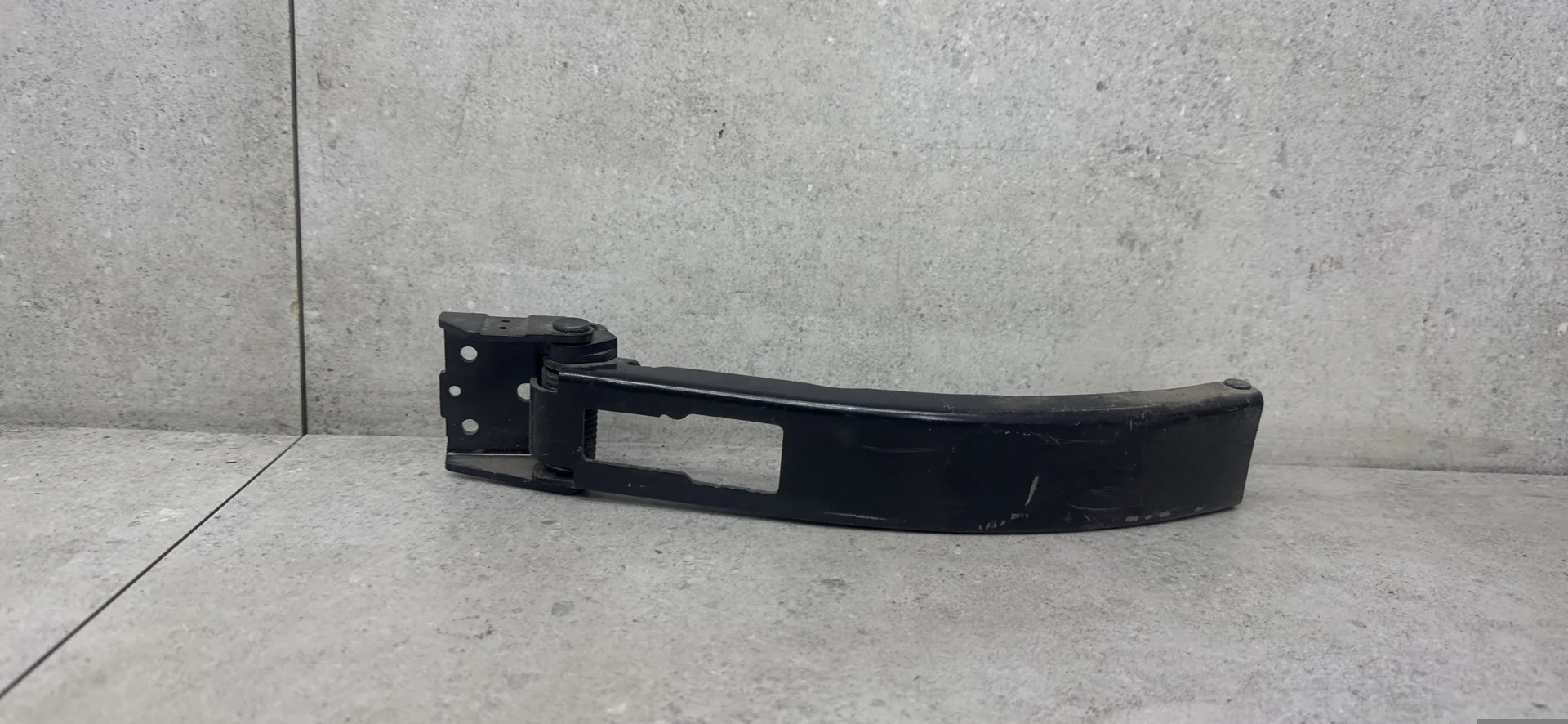 Ограничитель открывания двери задней левой