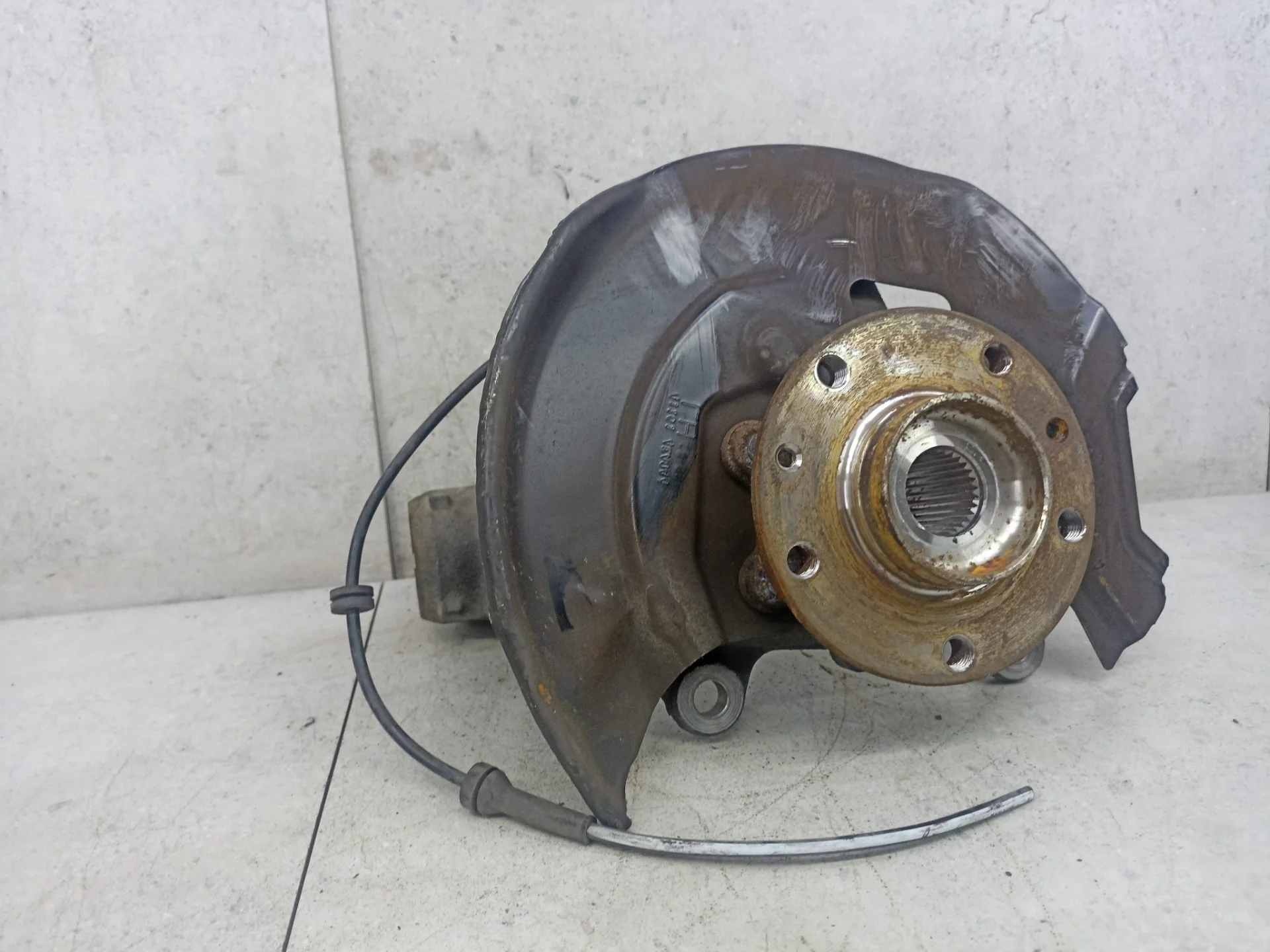 Кулак передний левый Nissan Qashqai J11 2015