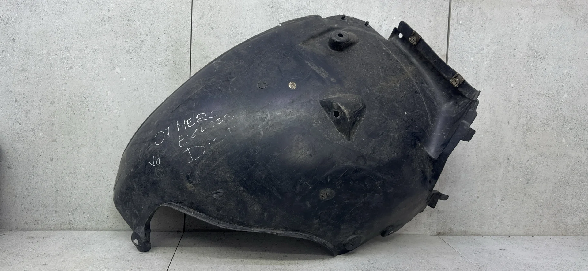 Подкрылок задний правый Mercedes-Benz E W211